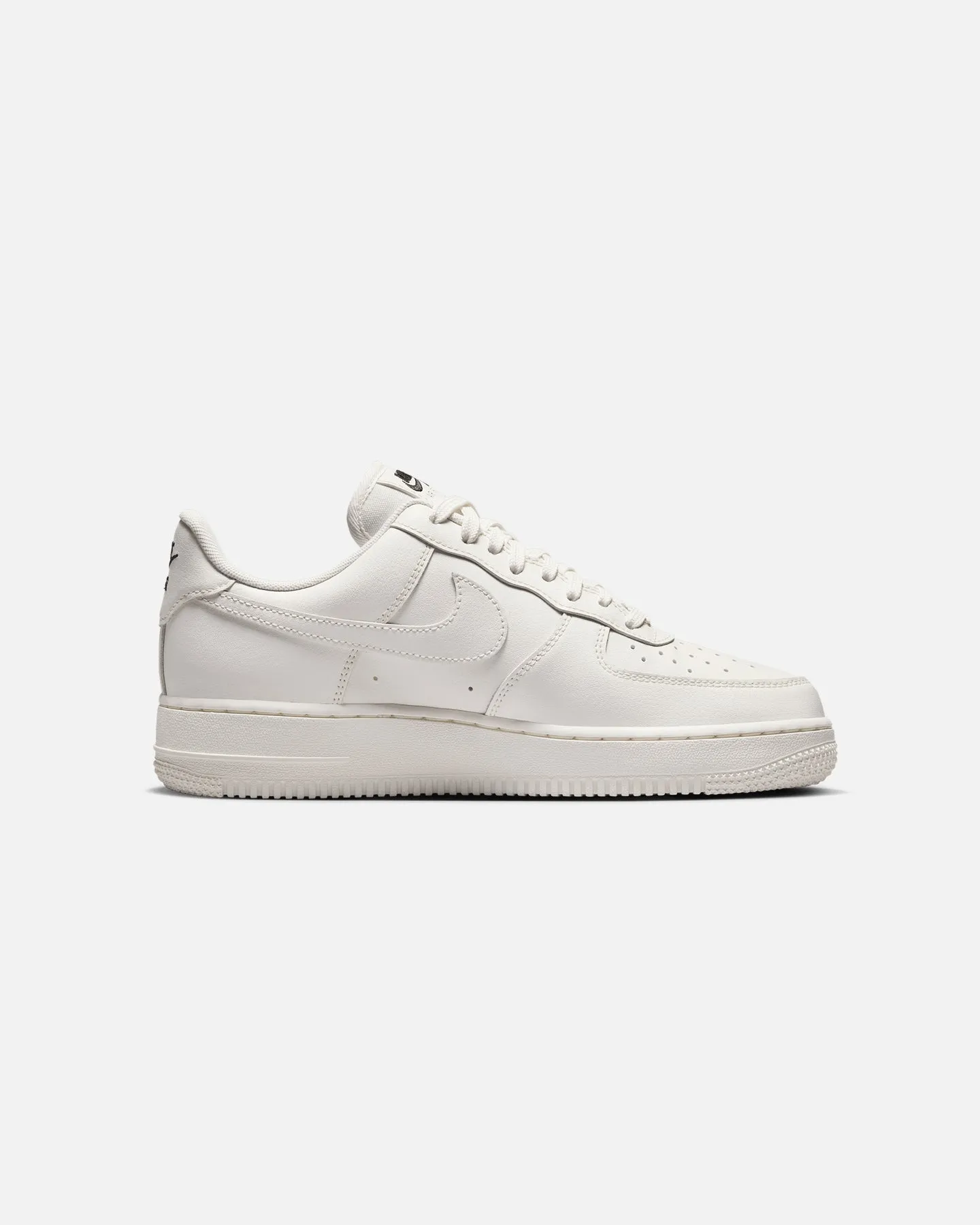 Distinctive flair Nike Women's Air Force 1 '07 Essential Sail/Sail