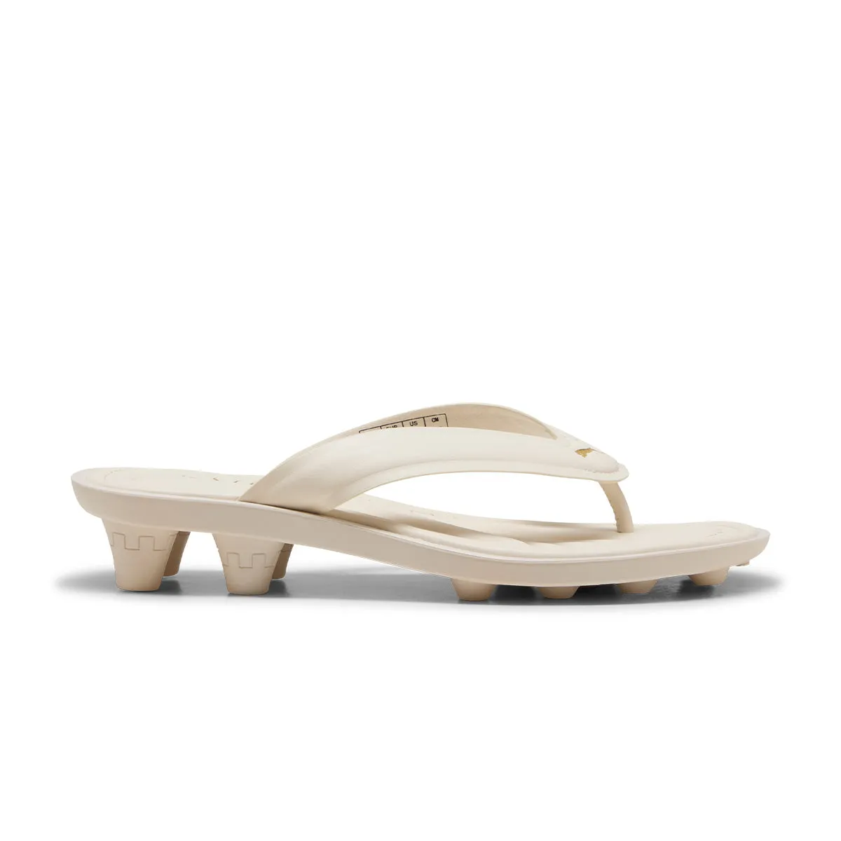 Antimicrobial   FENTY Cat Cleat Slides 'Alpine Snow PUMA Gold'