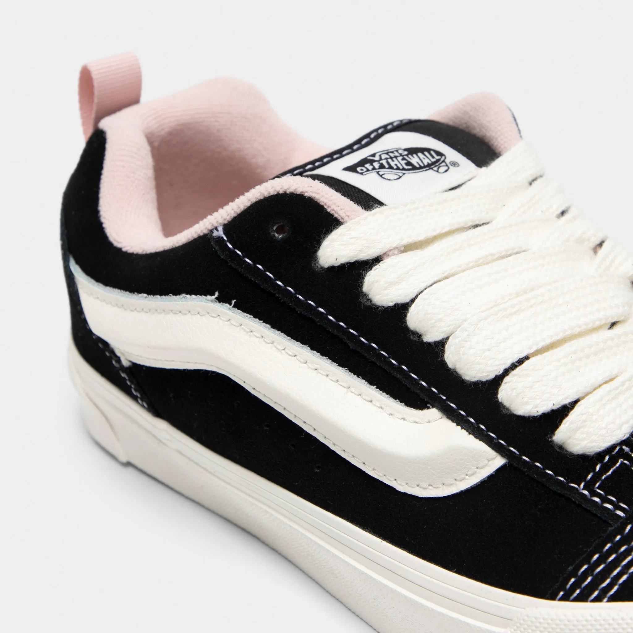 Concert Mood Padded Vans Women's Knu Skool  Black / Sepia Rose