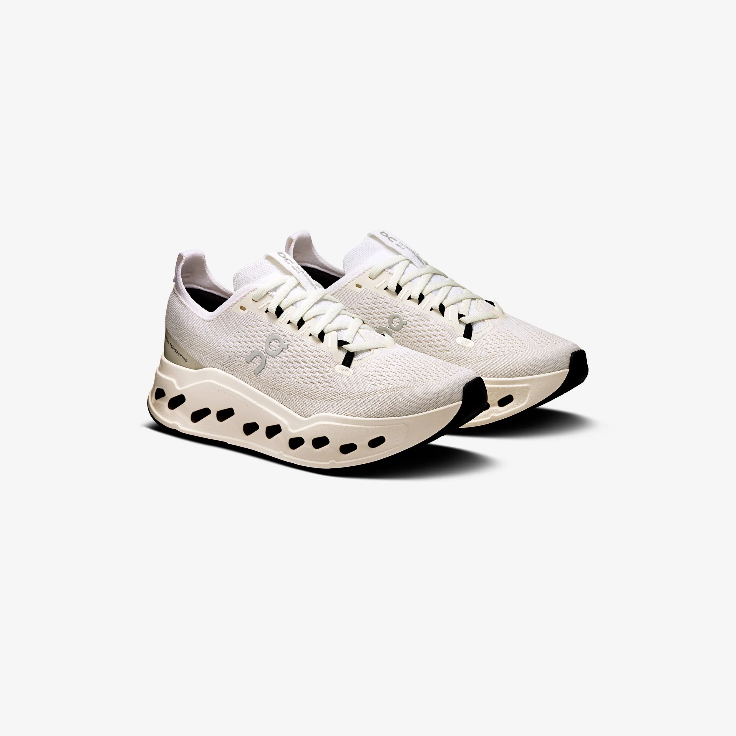 Wmns Cloudsurfer Max Premium Material