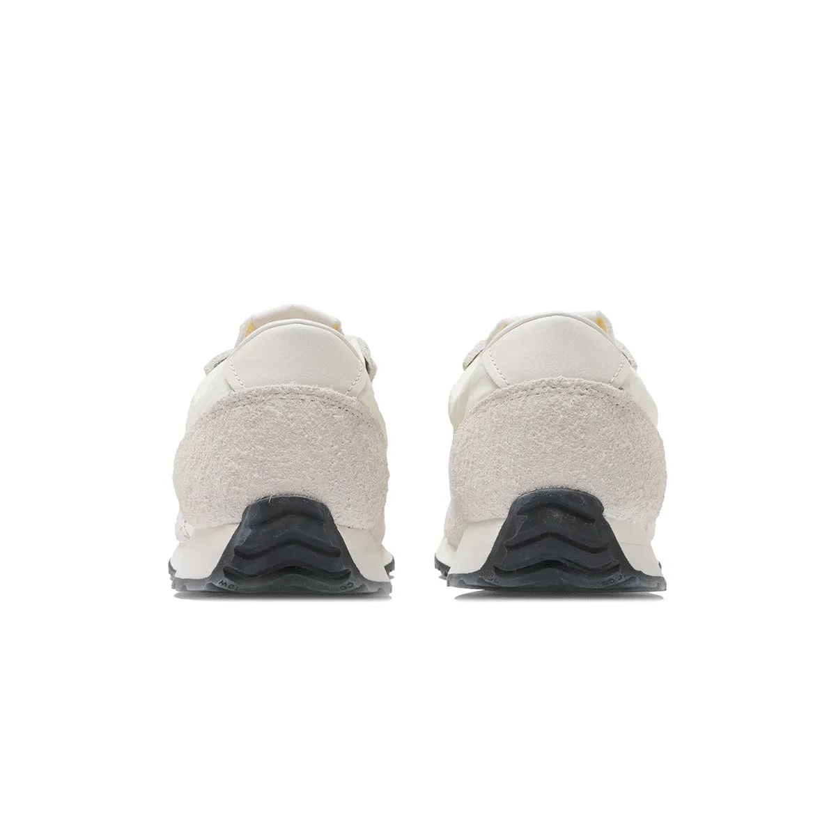 471 'Linen Angora' adults