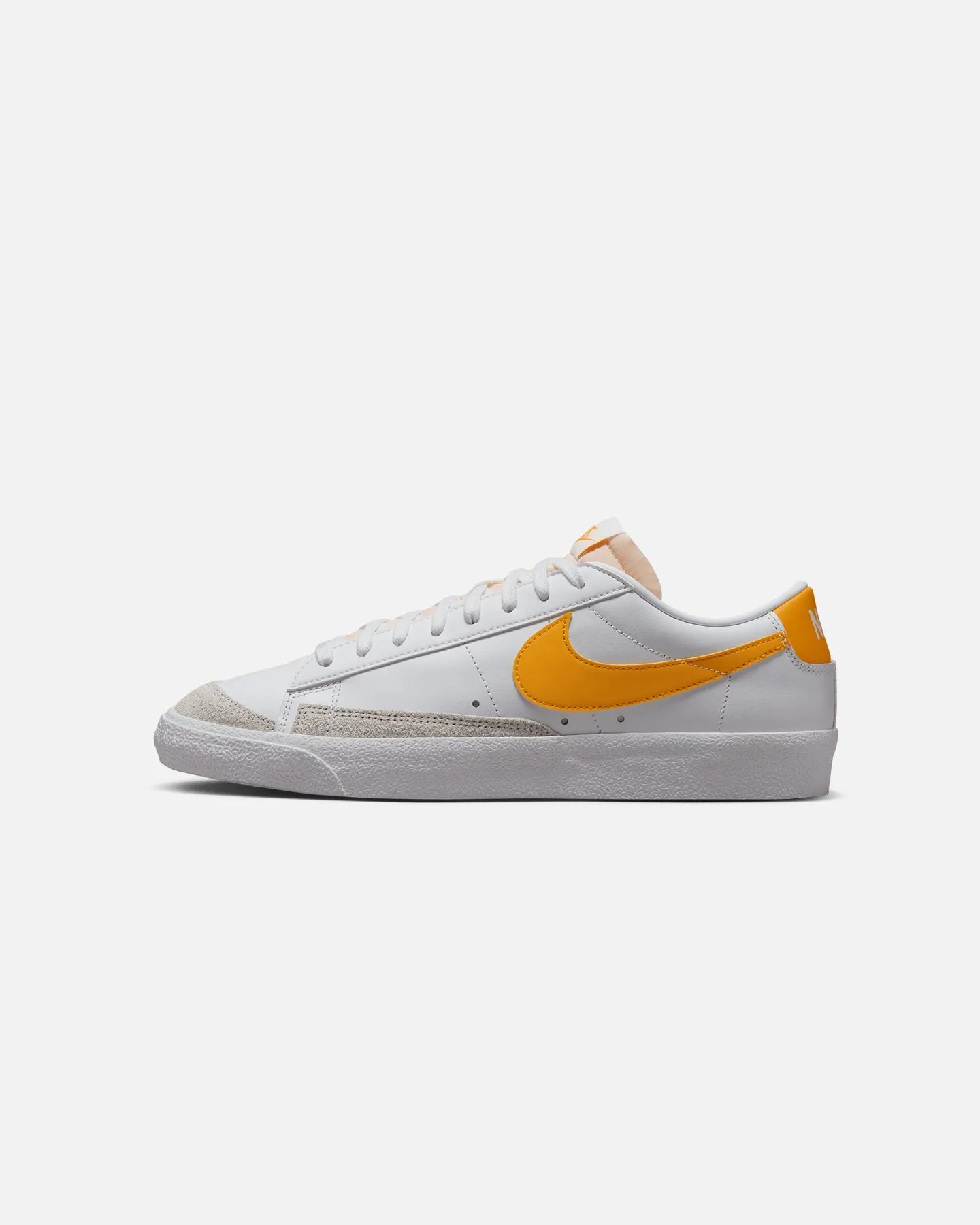 ergonomic Nike Blazer Low '77 Vintage White/University Gold