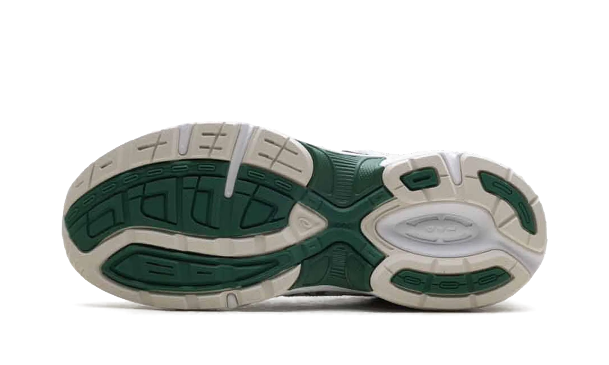 Gel-1130 GS "Shamrock" running clubs running in a bus station area shoes