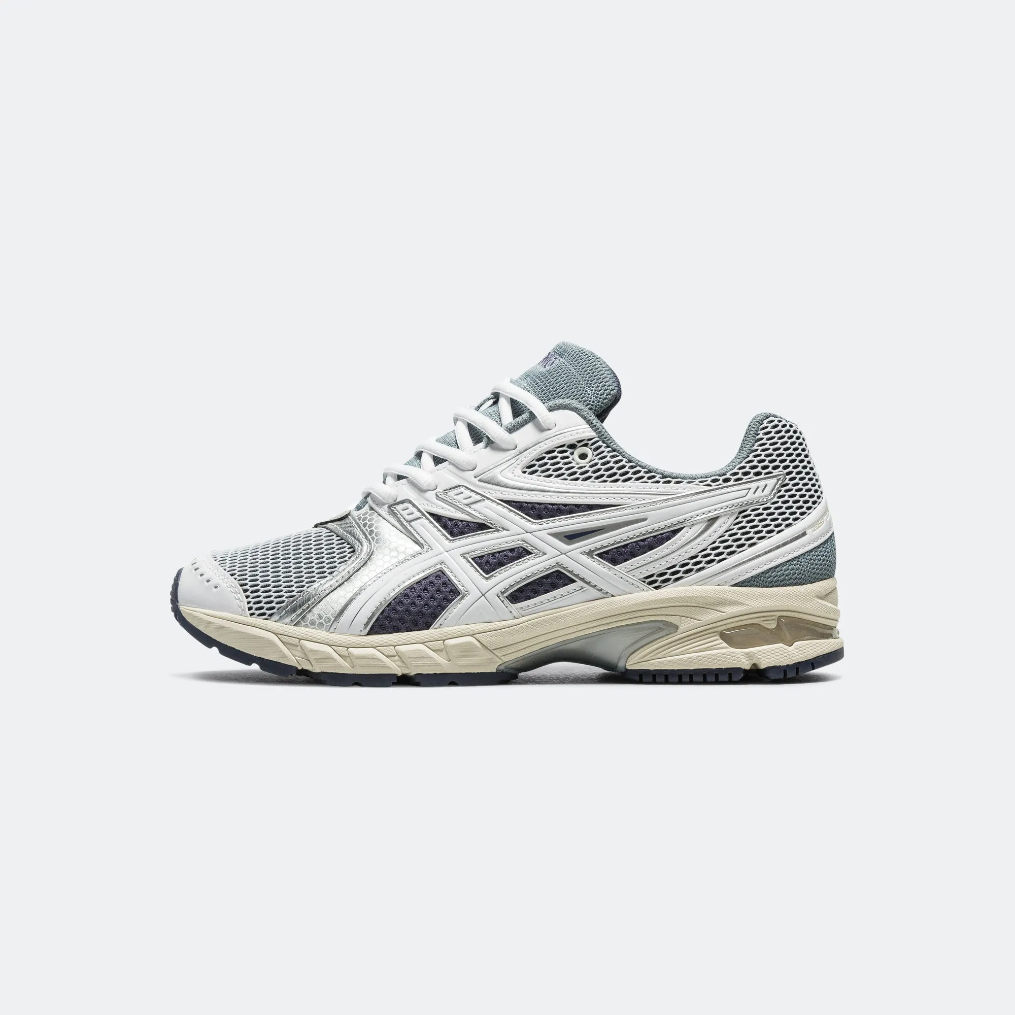 GEL-DS Trainer 14 - White/Pure Silver Microfiber Lining Resilient Form