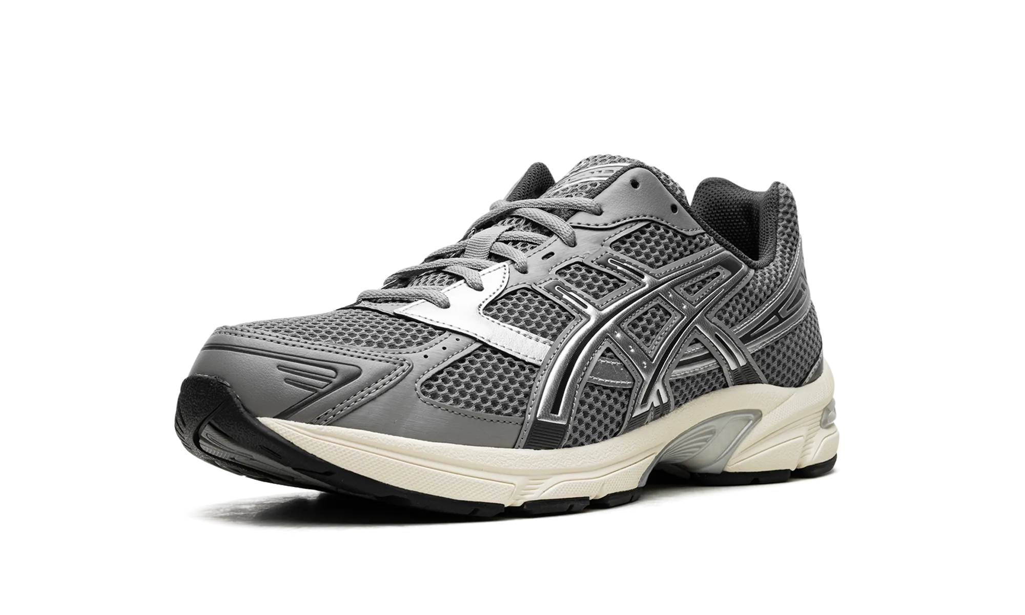 Gell 1130 "Clay Grey Pure Silver" running in the city