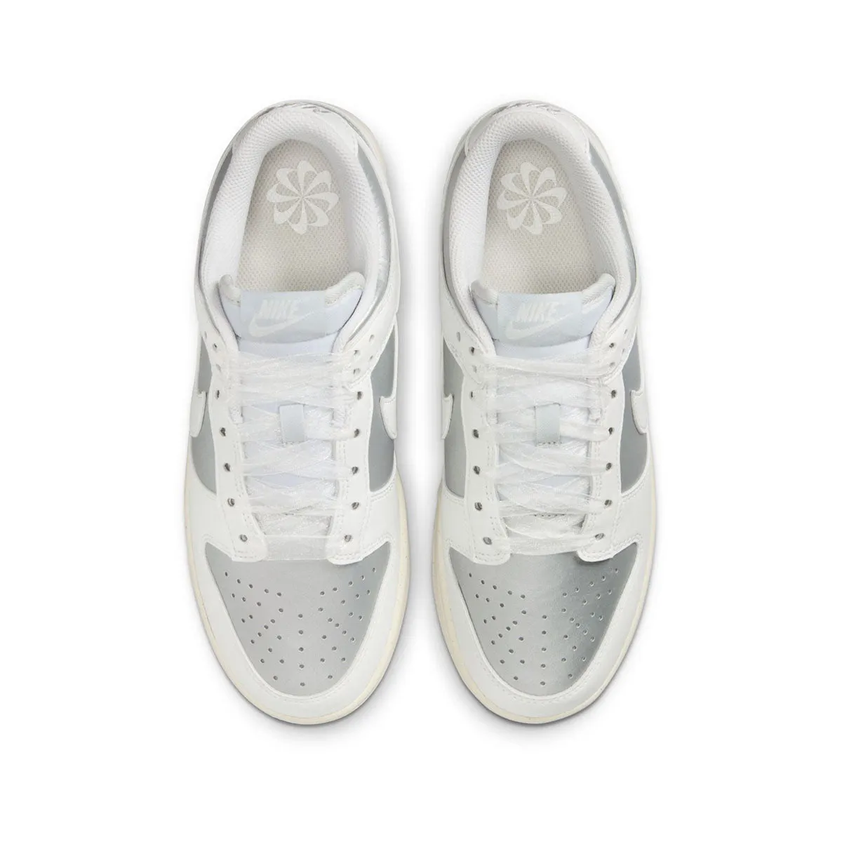 Wmns Dunk Low Next Nature 'Metallic Platinum' Sporty Design