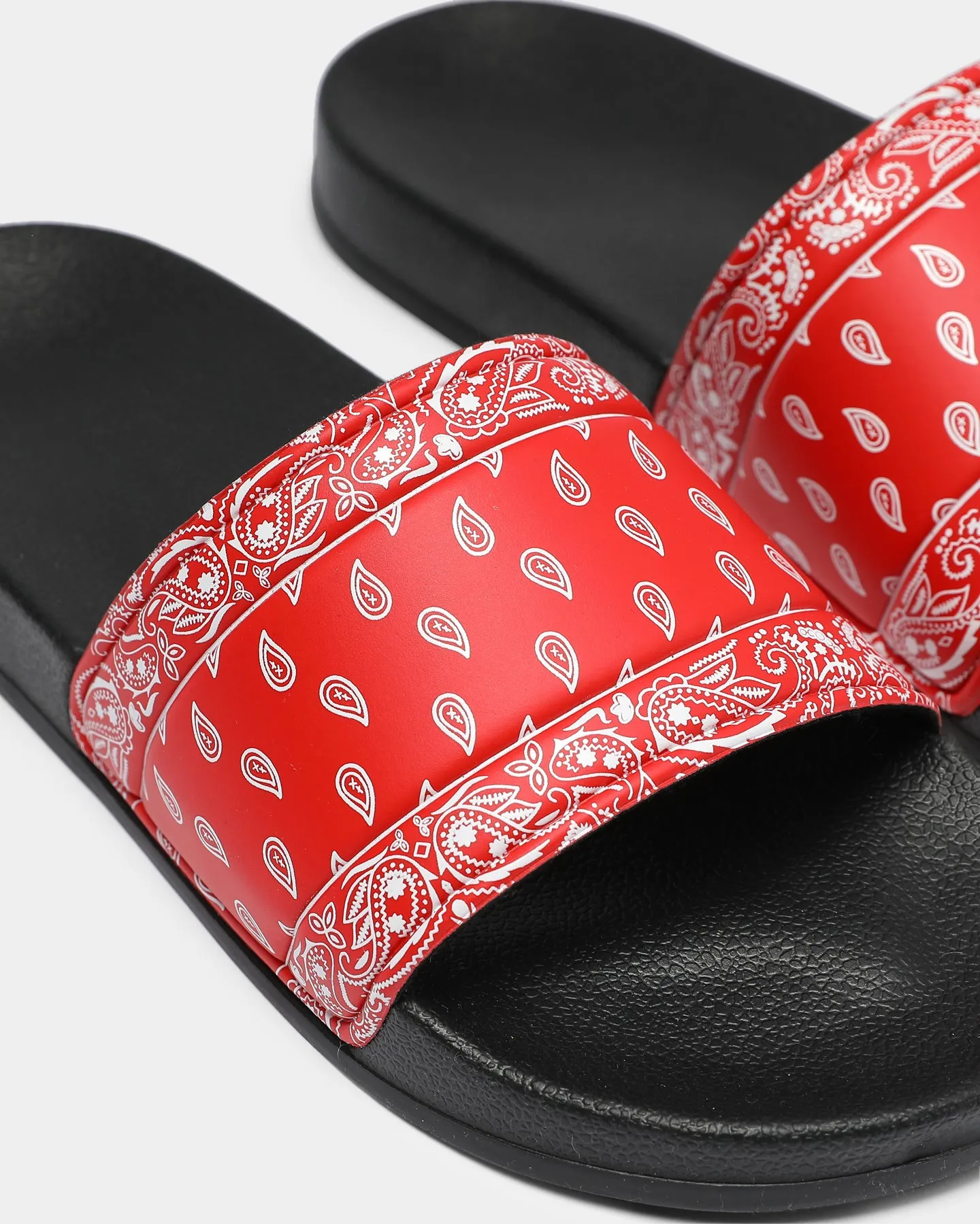 Goat Crew Bandana Slide Black/Red Core Support Step Free