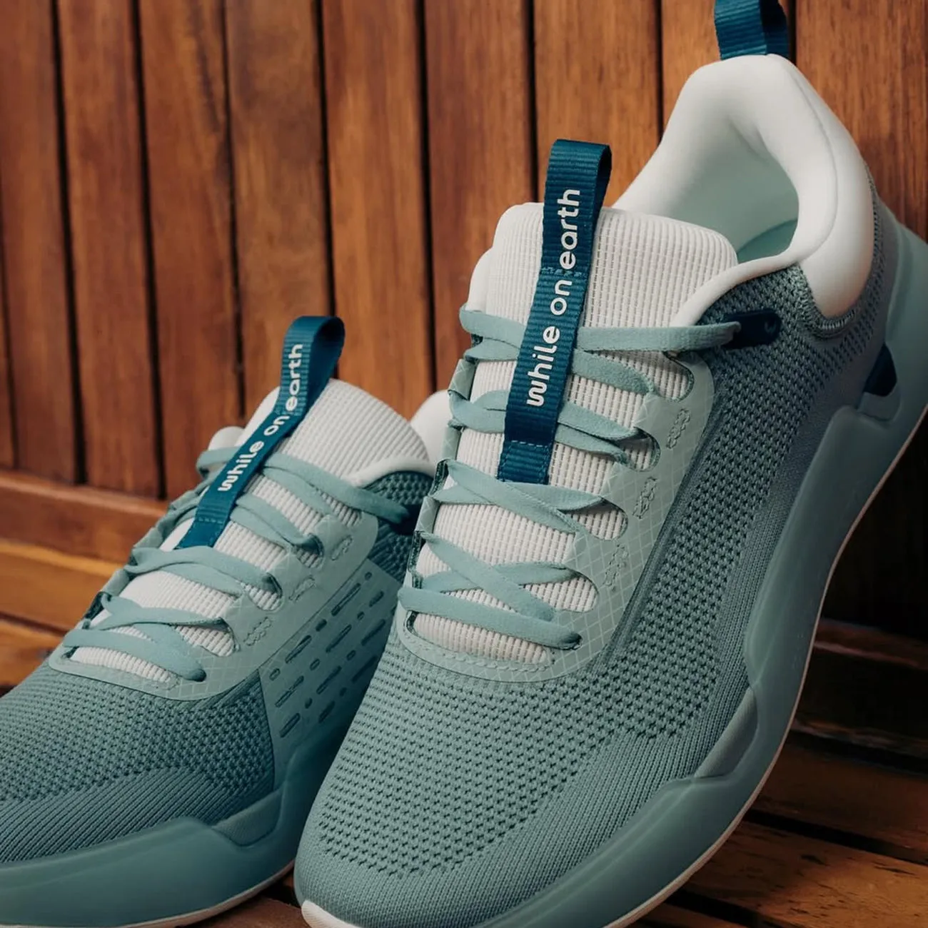 Men's While On Earth Move Trainer slim cut Enhanced Stability