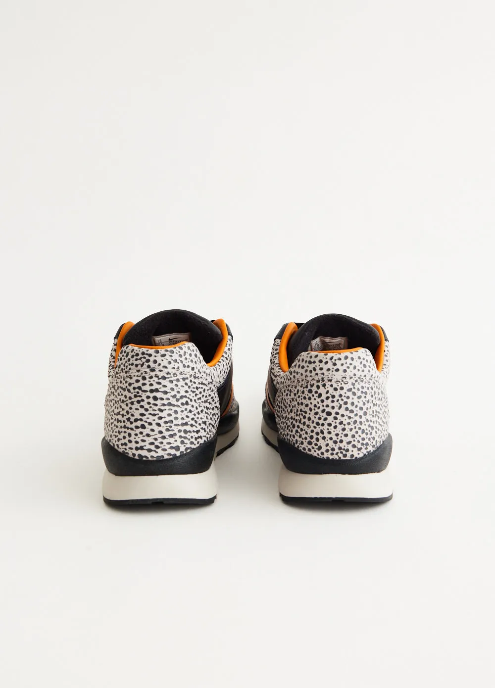 Soft-touch design afternoon Air Safari OG 'Black Monarch' Sneakers