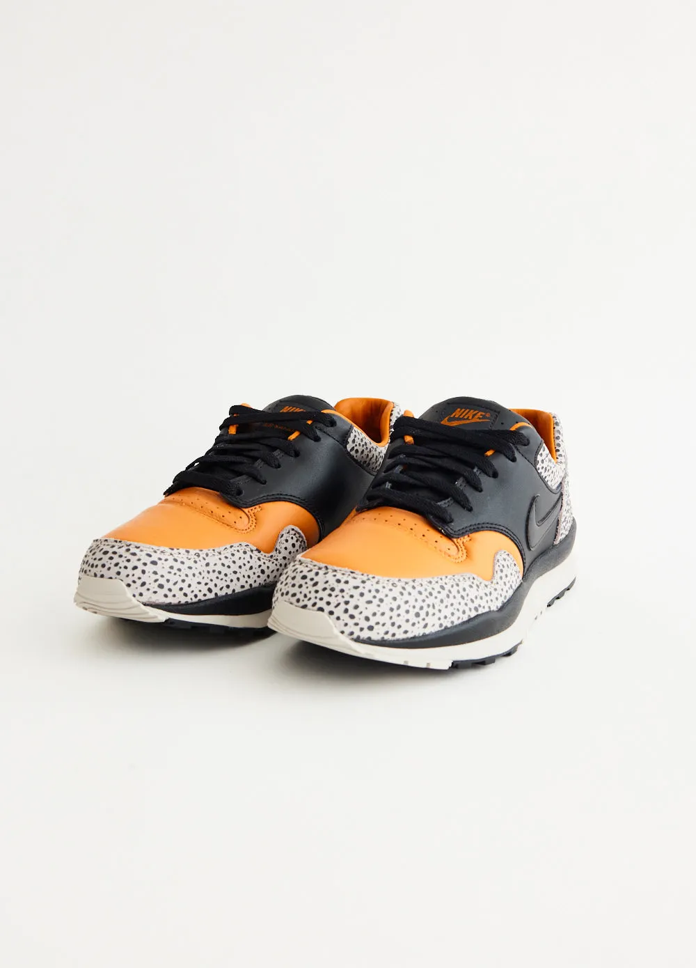 Tan Pilates practitioners - specific functions Air Safari OG 'Black Monarch' Sneakers