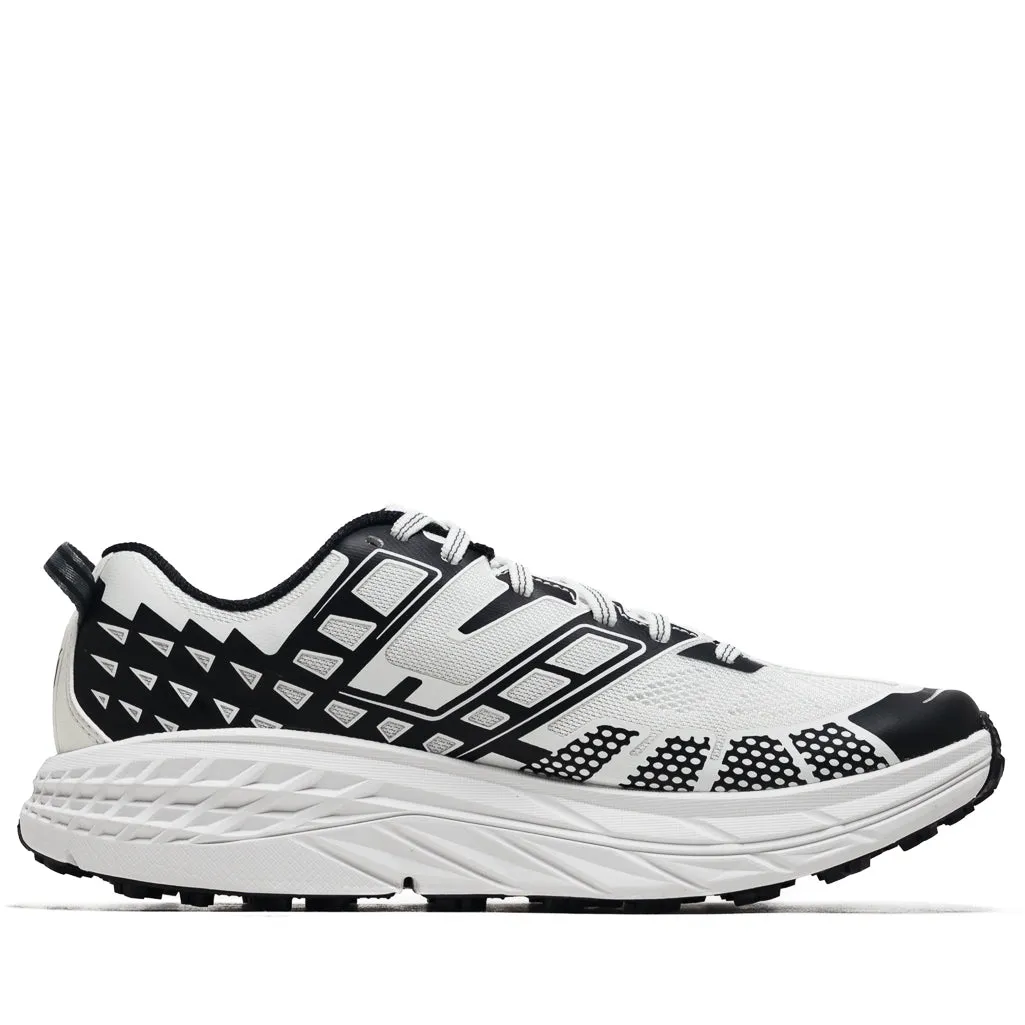 Hoka Speedgoat 2 - Black/Frost Sleek Shape Classic Control