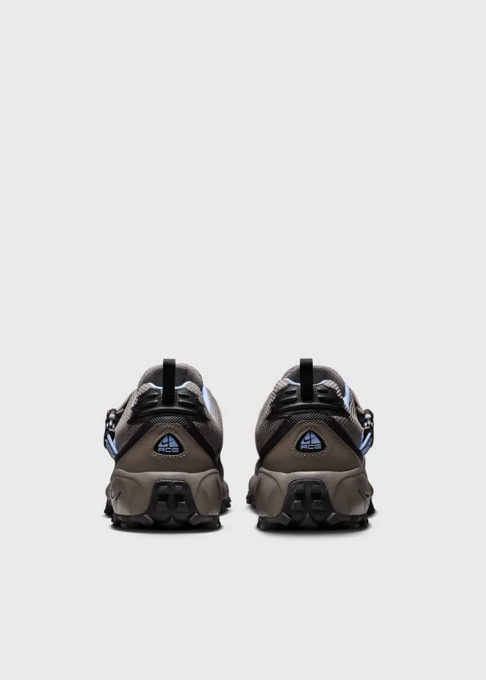ACG Phassad 'Cave Stone Aluminium' Sneakers All-weather flair