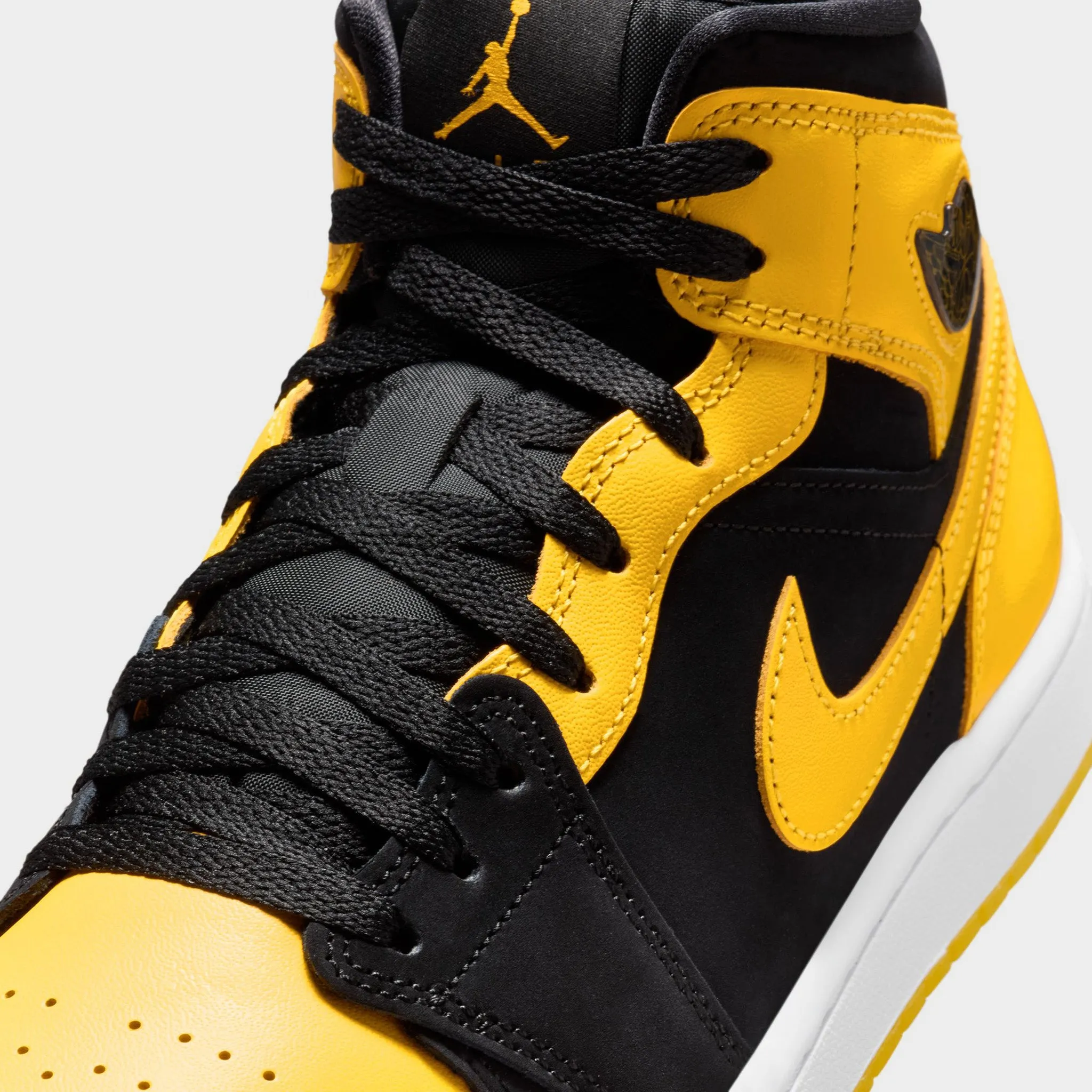 Clean Step Soft Land Jordan 1 Mid Black / Varsity Maize - White
