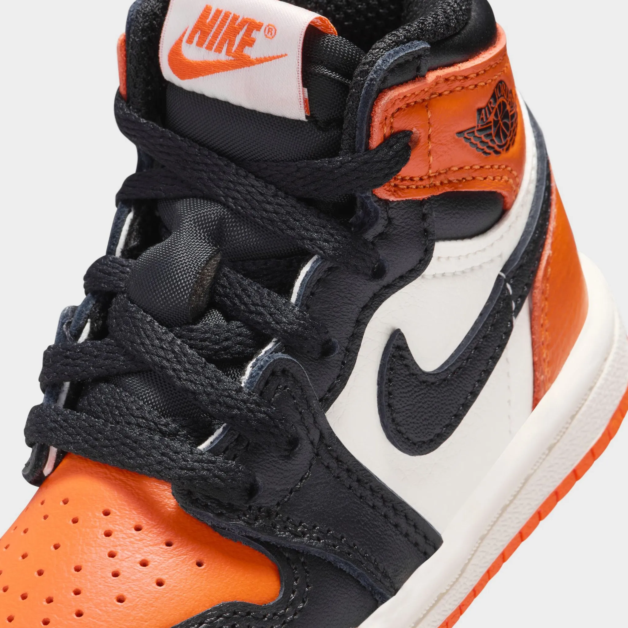 Jordan 1 Retro High OG TD Black / Sail - Starfish Hero Walk