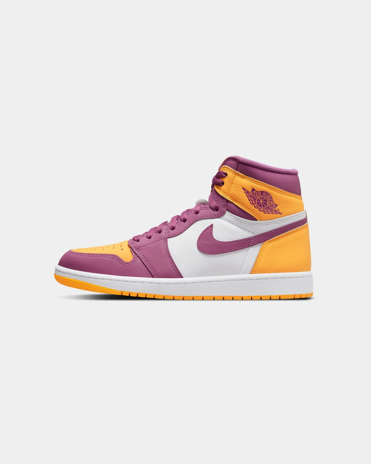 Foot Glow Jordan Air Jordan 1 Retro High OG 'Brotherhood' University Gold