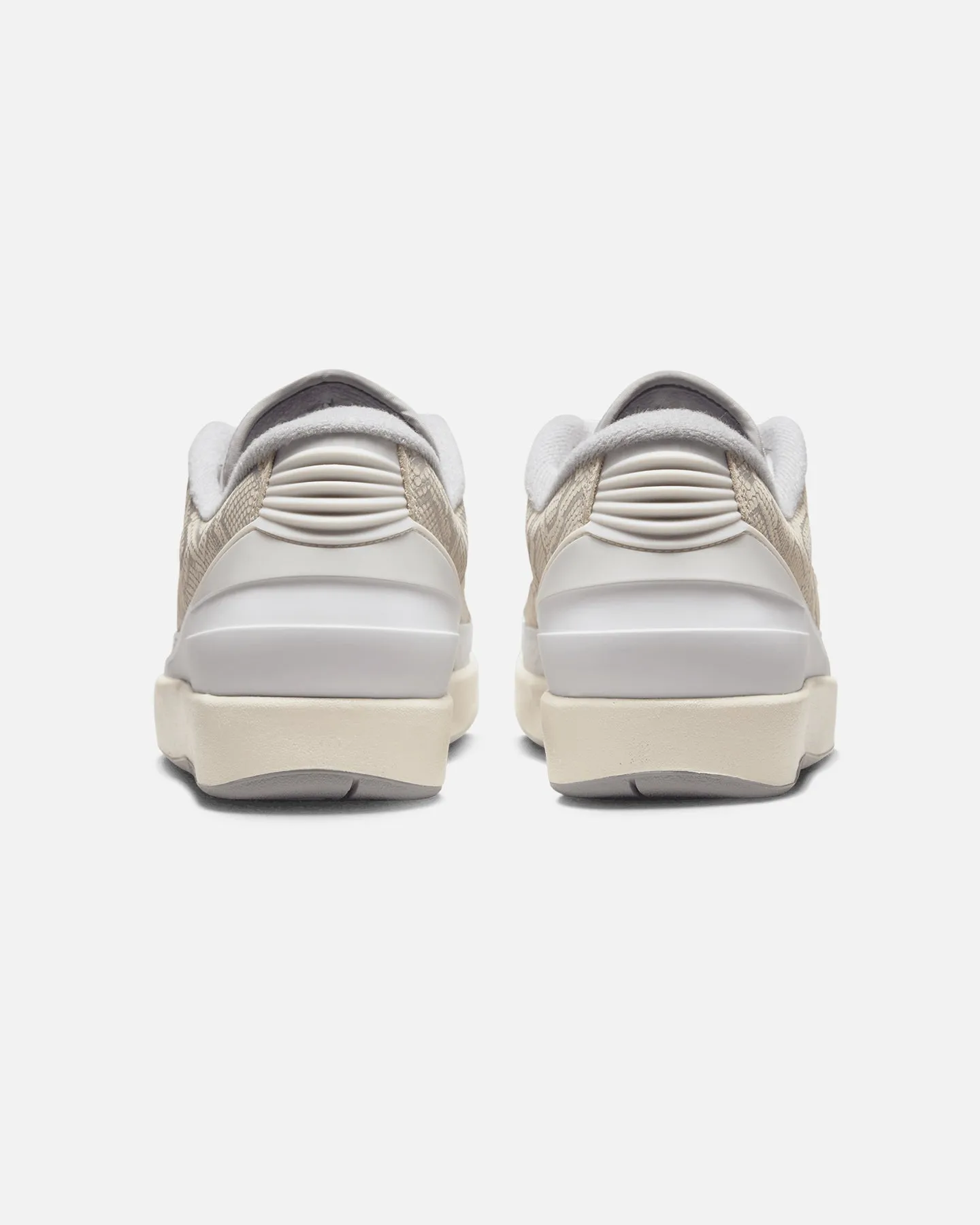 Jordan Air Jordan 2 Retro Low White/Cement Grey Team Match Stage Glow