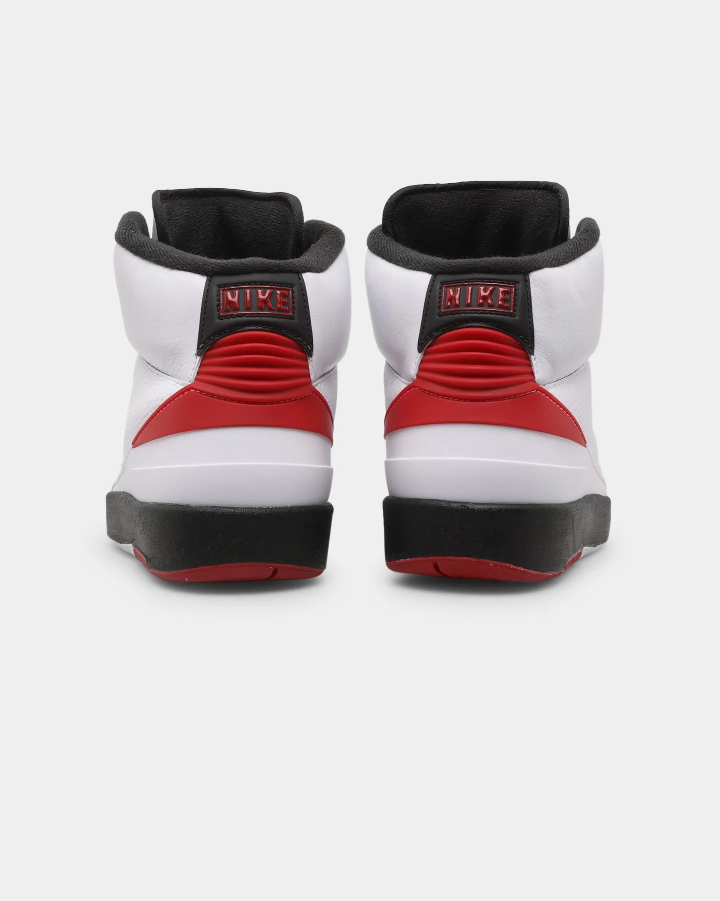 Metal Edge group walk Jordan Air Jordan 2 Retro "Chicago" White/Varsity Red