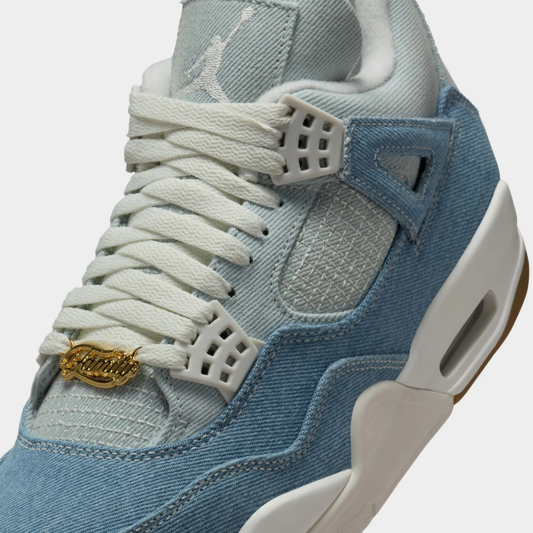 Turn Hike Minimal Pressure Jordan Women's 4 Retro Sail / Gum Light Brown - Worn Denim