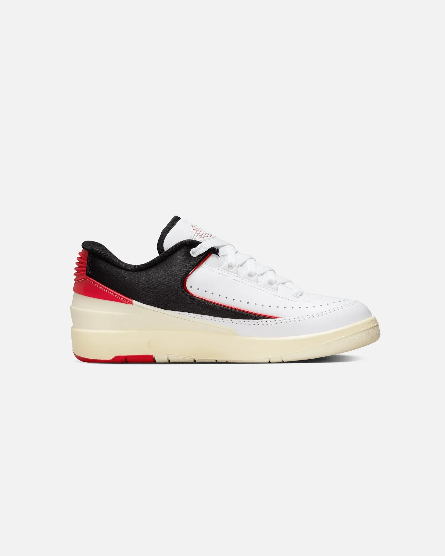Jordan Women's Air Jordan 2 Retro Low "Chicago" White/University Red Layered silhouette normal