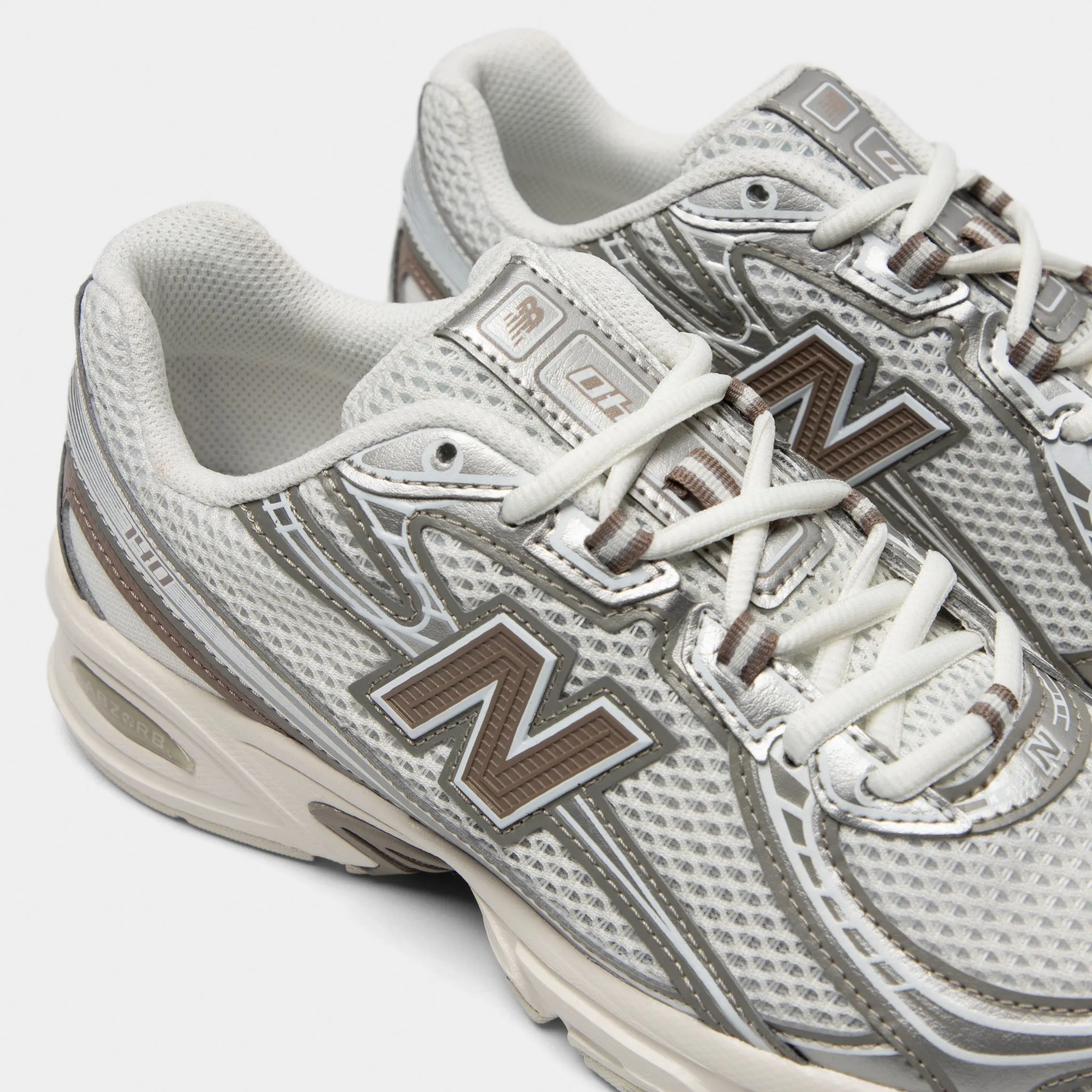 New Balance 740 Grey / Frosted Glass Mid Top Design