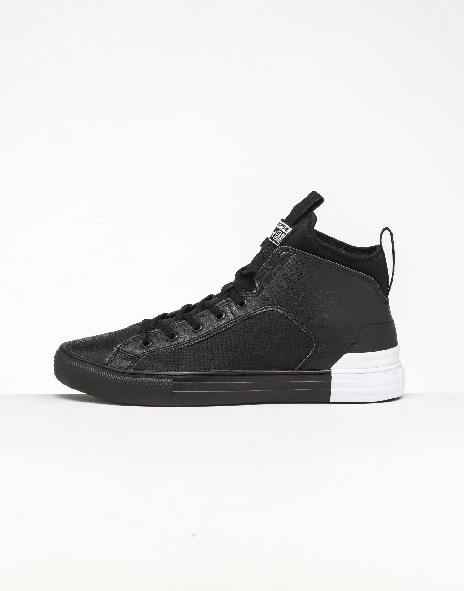 Shock Resistant Converse Chuck Taylor All Star Ultra Black/White