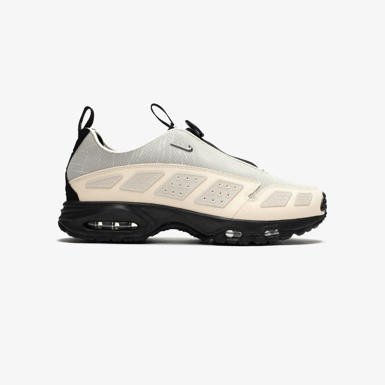 W Air Max SNDR Reinforced Lace Holes Base Comfort