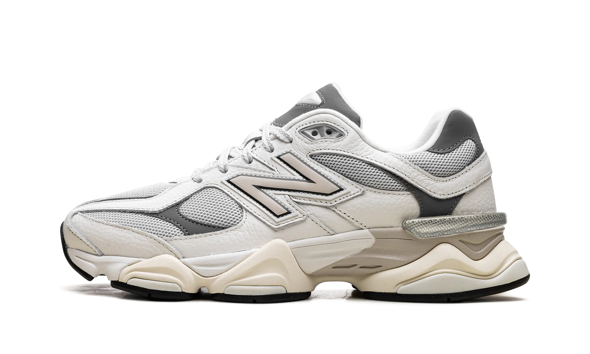 running on a treadmill shoes 9060 "Sea Salt Castlerock"