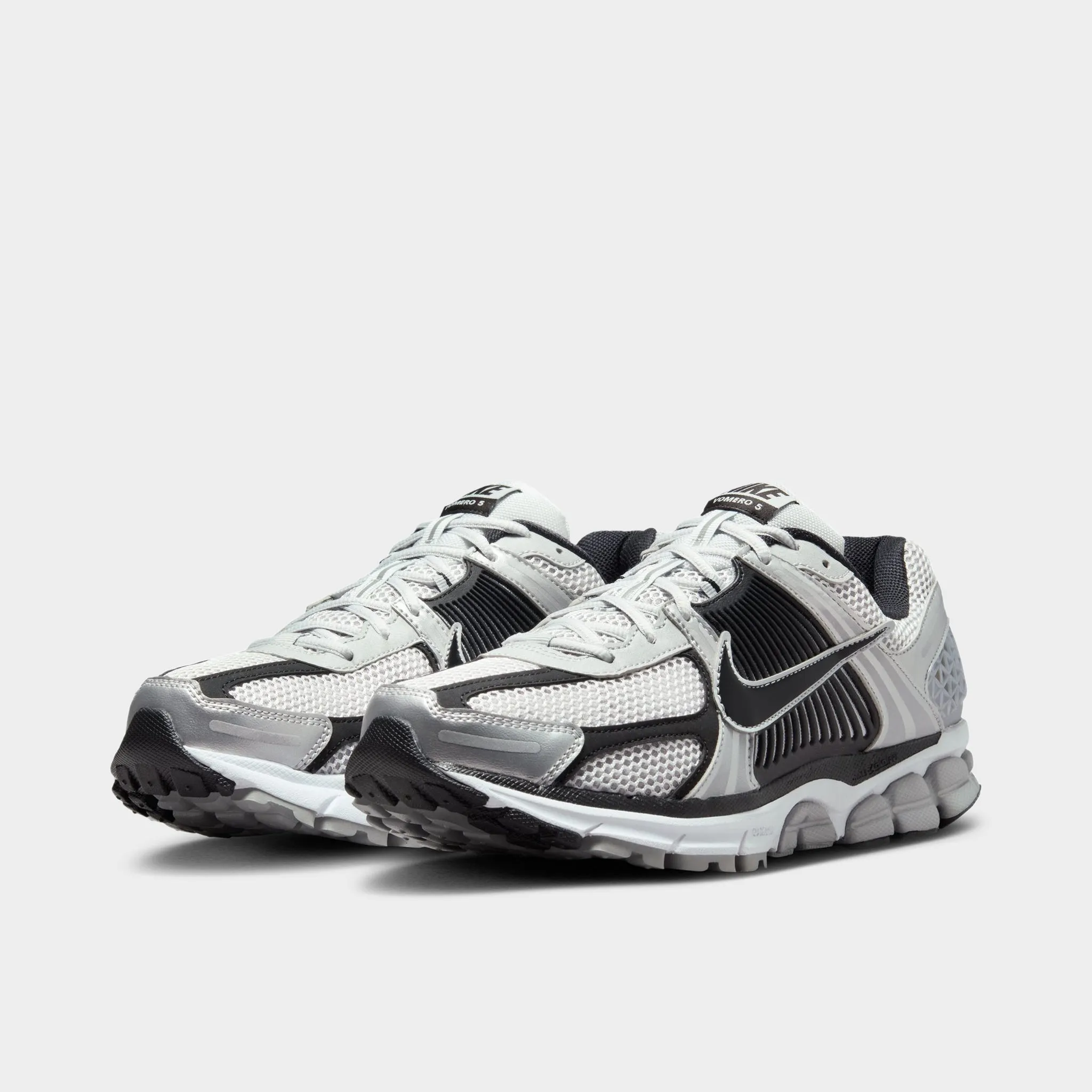 Wear Easy Fast Outing Nike Zoom Vomero 5 Metallic Silver / Black - Pure Platinum