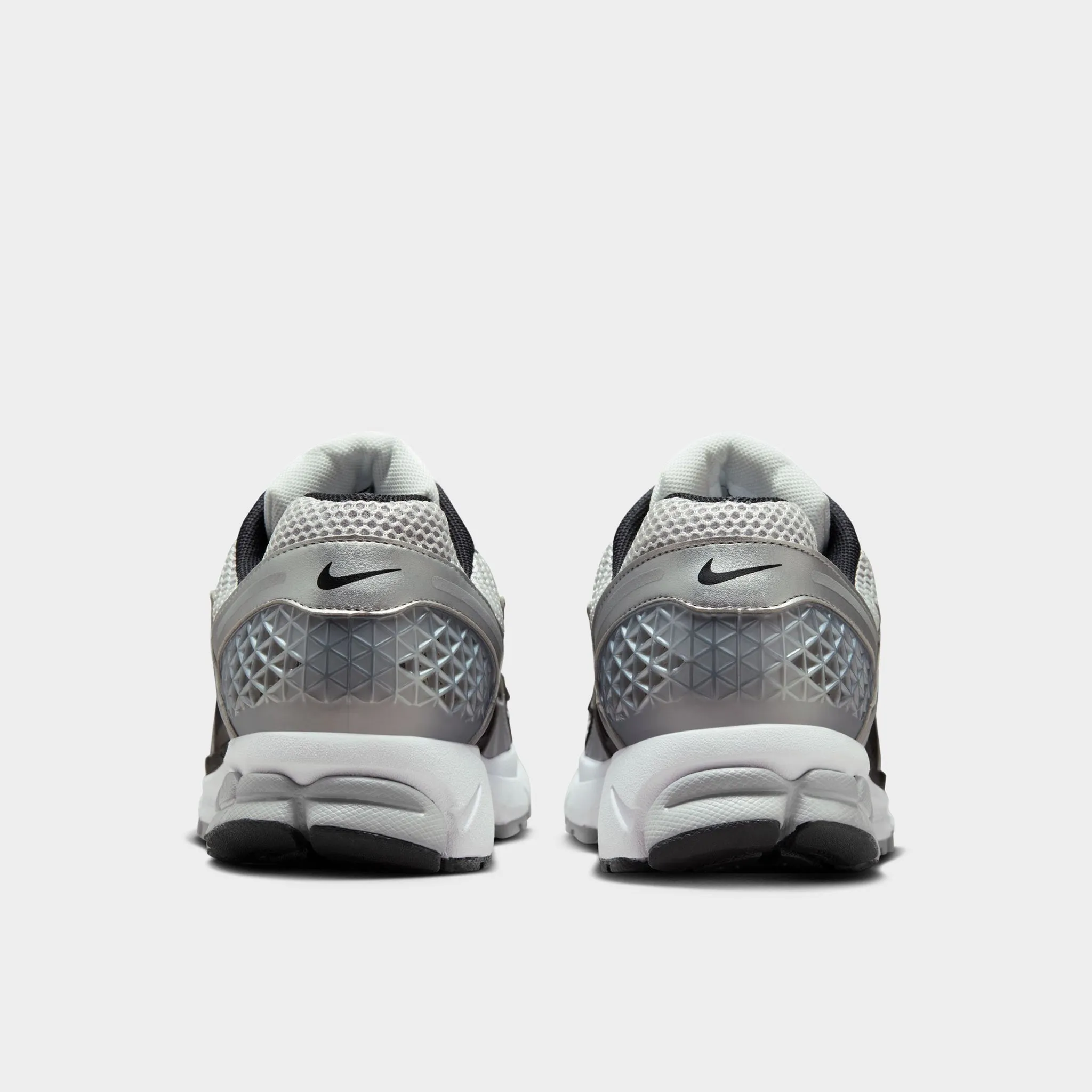 Comfort Step Path Free Nike Zoom Vomero 5 Metallic Silver / Black - Pure Platinum