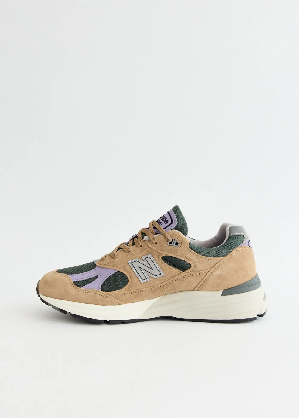 Sculpted materials swimmers - specific functions MADE in UK 991v2 'Cement' Sneakers