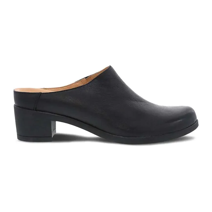 Fresh Design Weekend Vibe Womens Dansko Carrie in Black