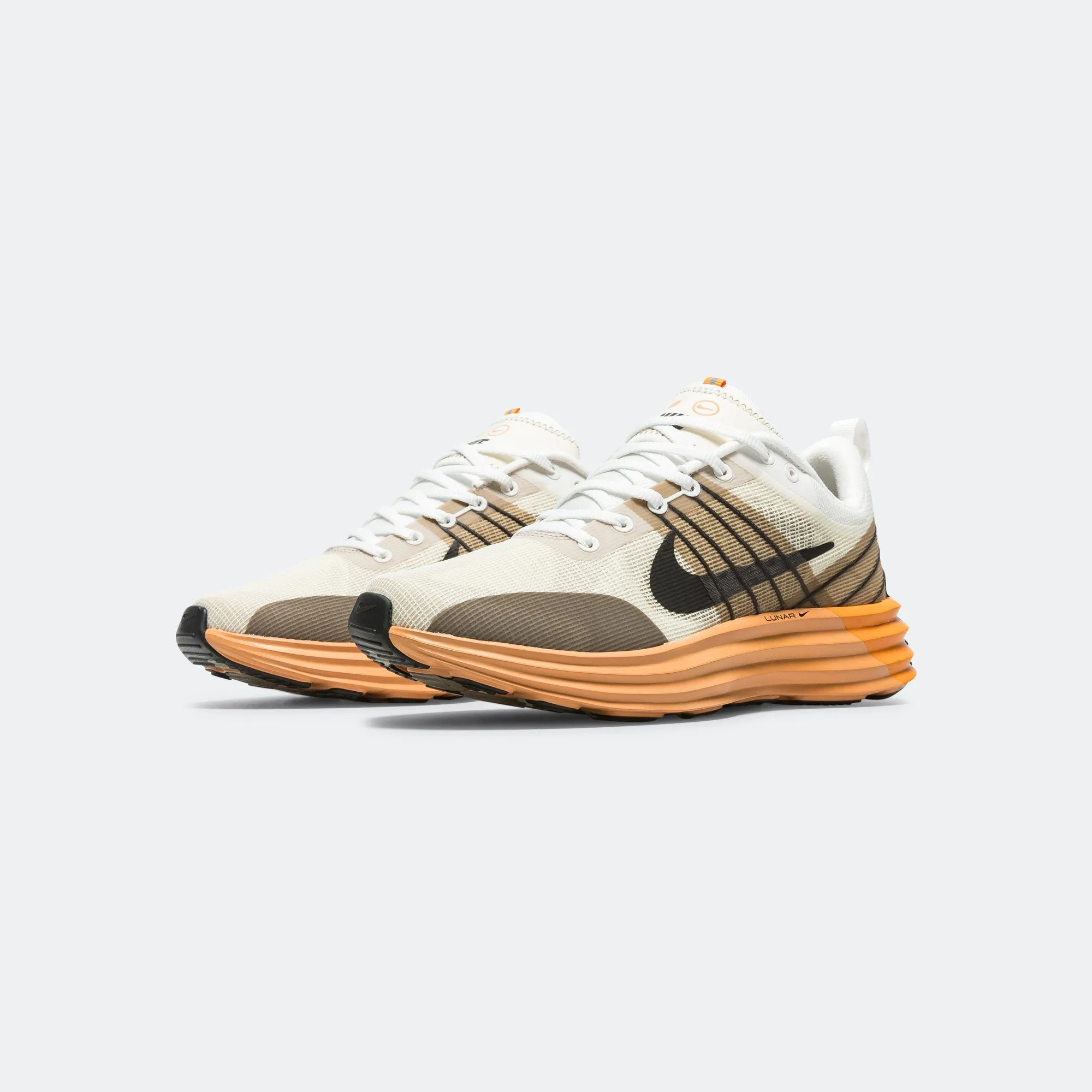 Flattering performance Lunar Roam - Summit White/Black-Coconut Milk
