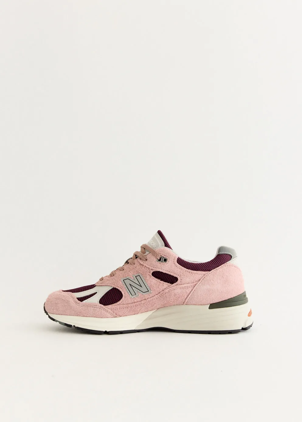 Red suitable for outdoor adventures MADE in UK 991v2 'Deauville Mauve' Sneakers