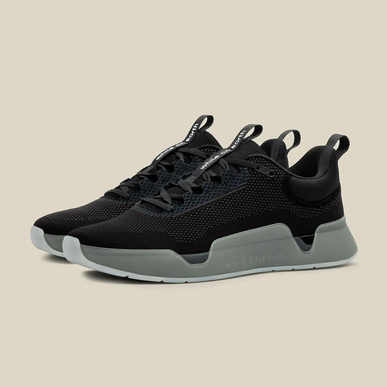 Men's While On Earth Move Trainer Flex Zones Comfortable Material