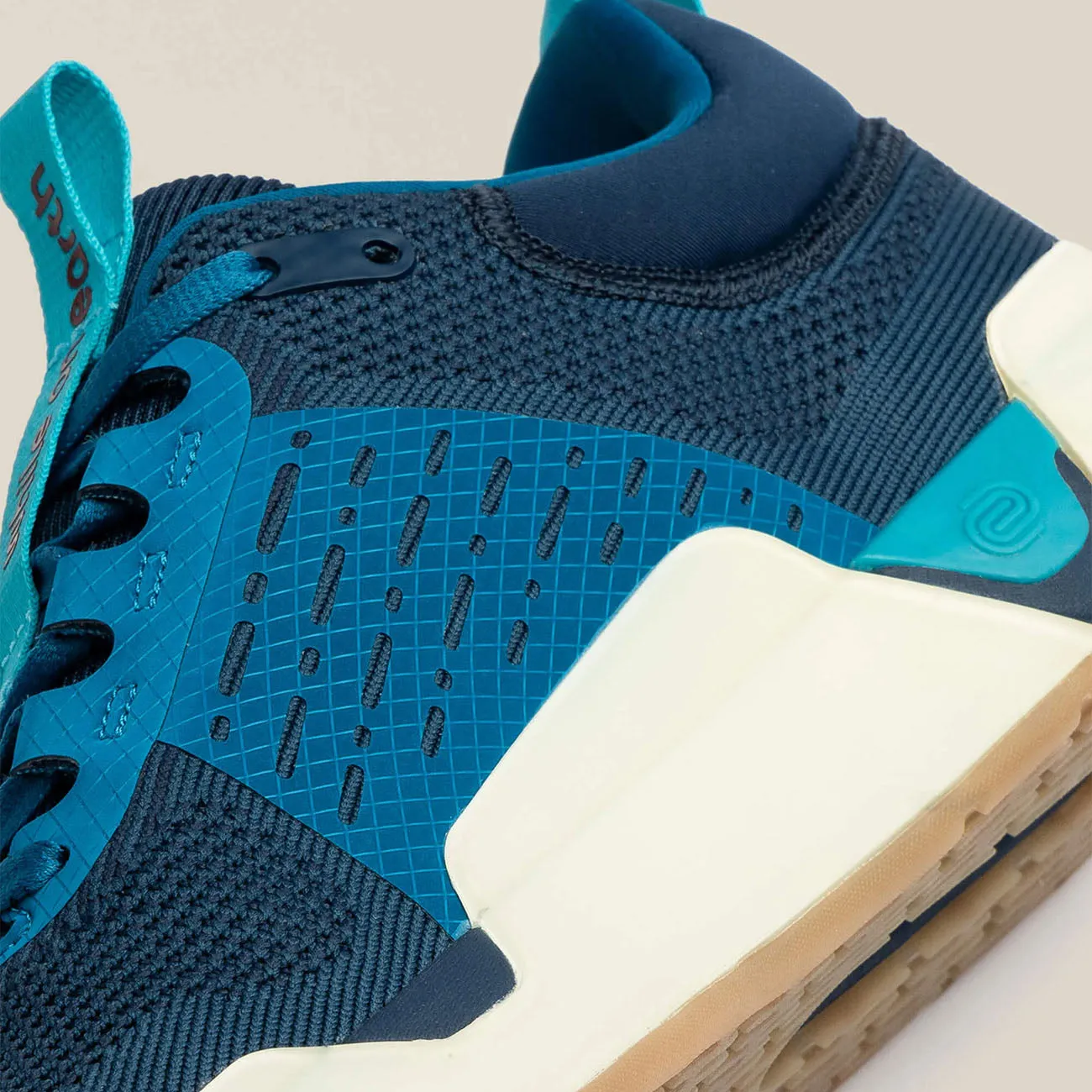 Daily Fashion Men's While On Earth Move Trainer