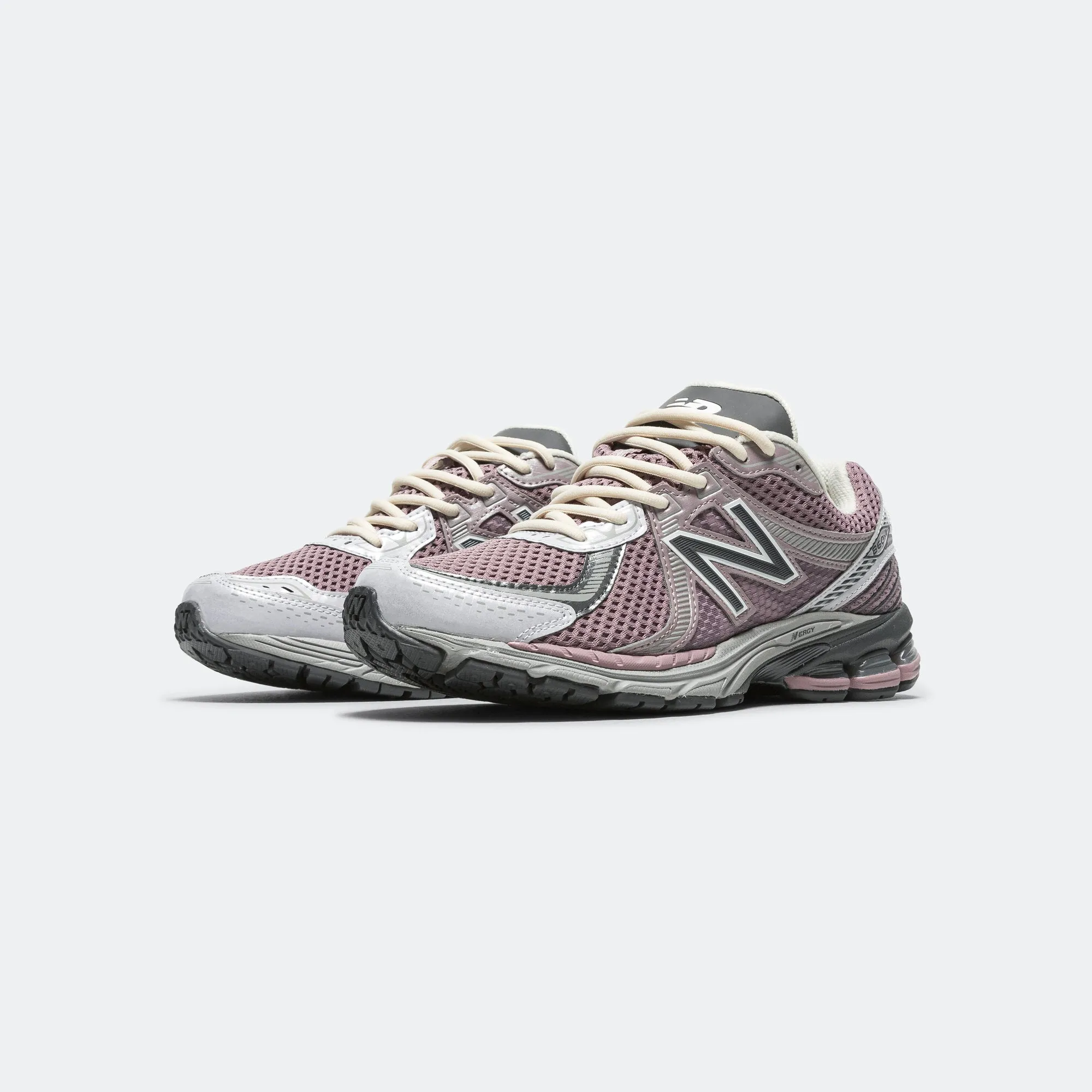 ML860BW2 Flexible Motion Casual Look