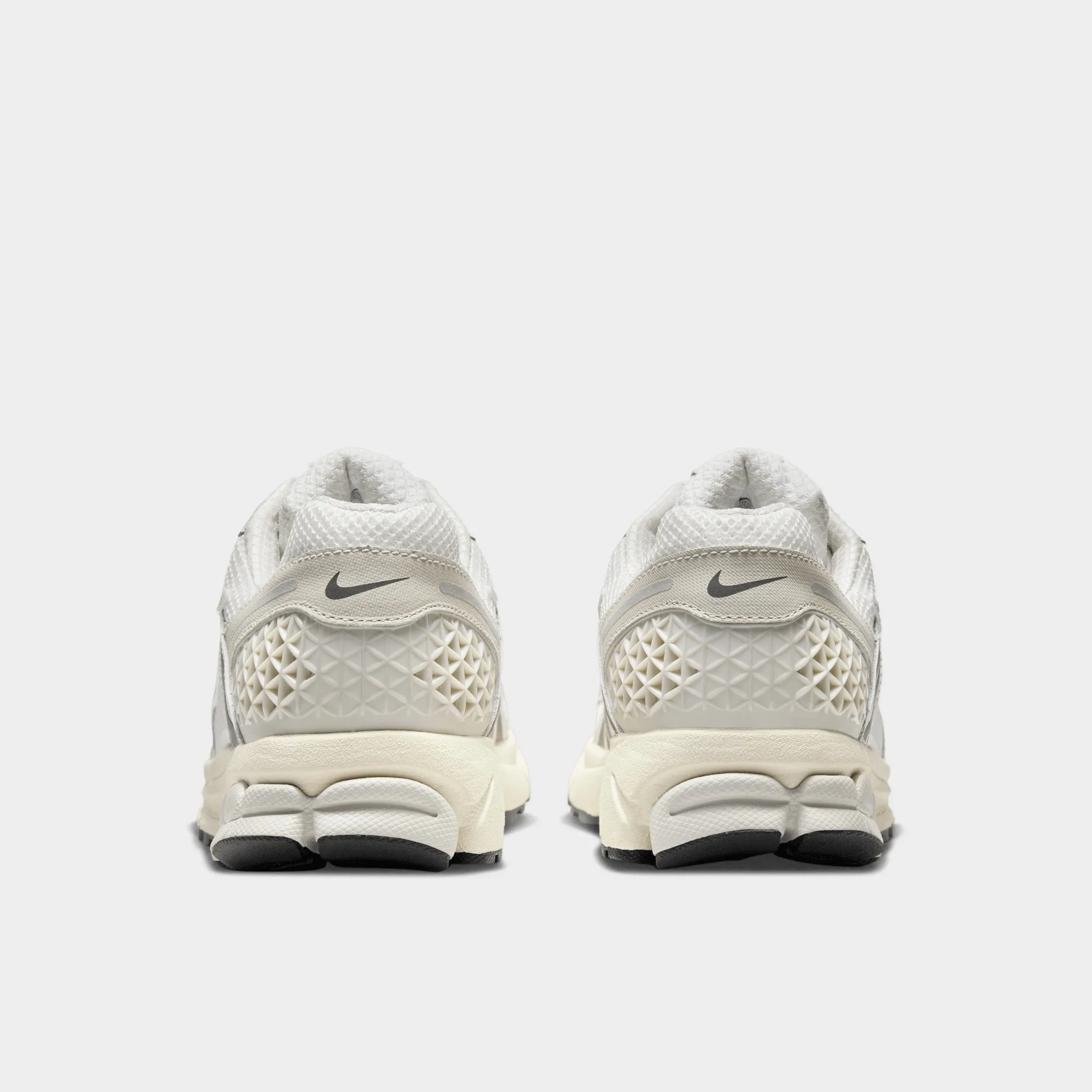Travel Friendly Sporty Detail Nike Zoom Vomero 5 Platinum Tint / Photon Dust - Cashmere