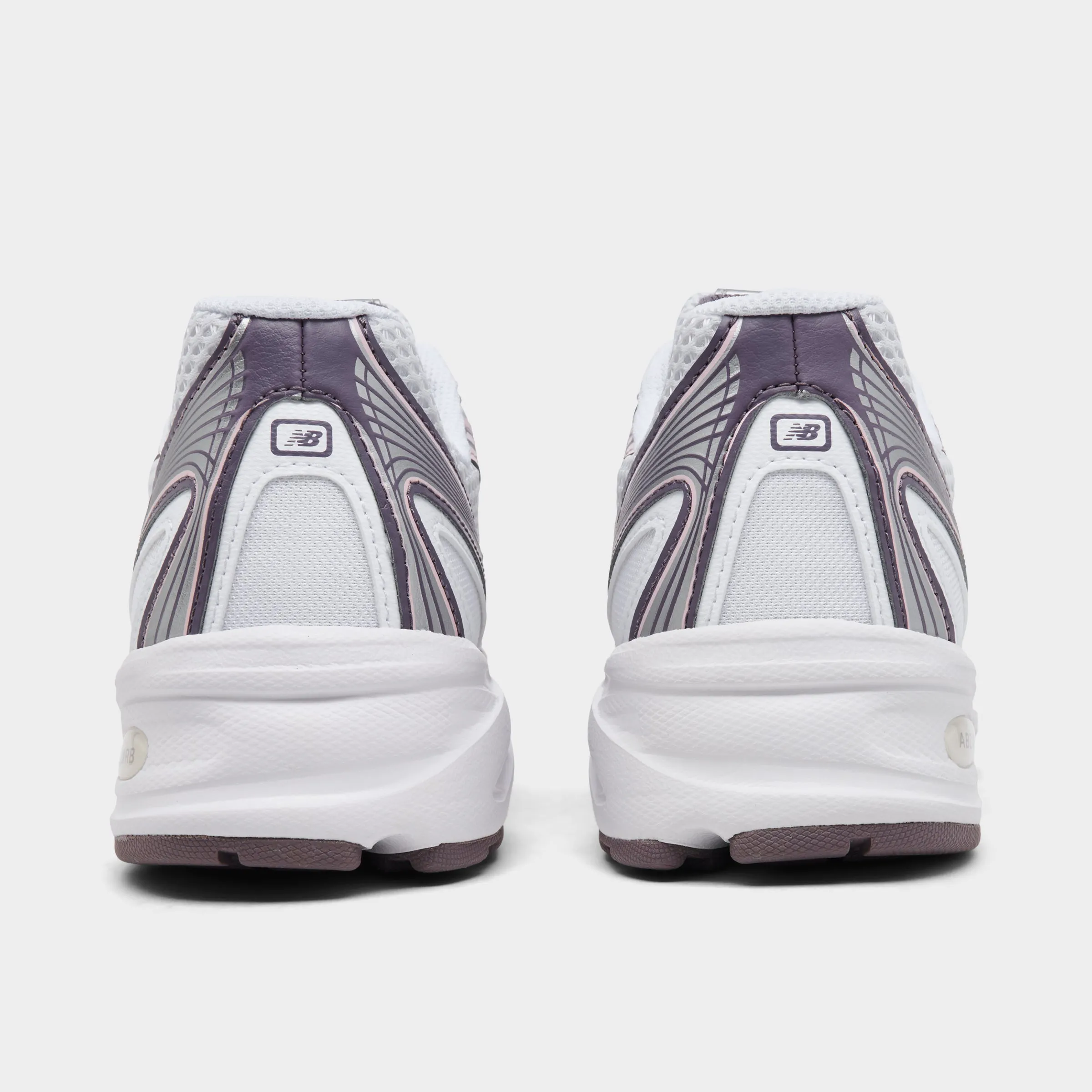 Foot Glow School Day New Balance 740 Ice Wine / White