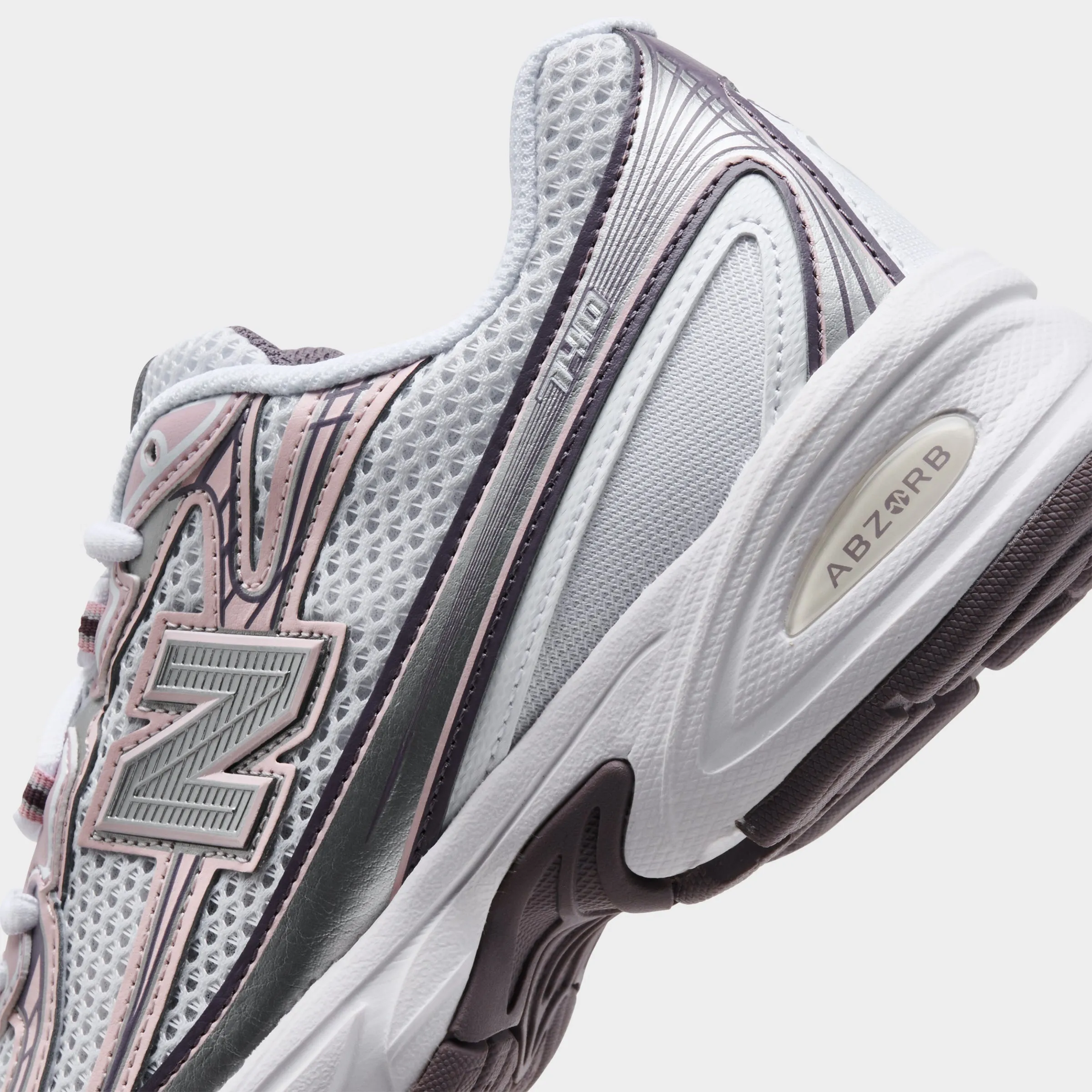 Step Tall Closet Core New Balance 740 Ice Wine / White