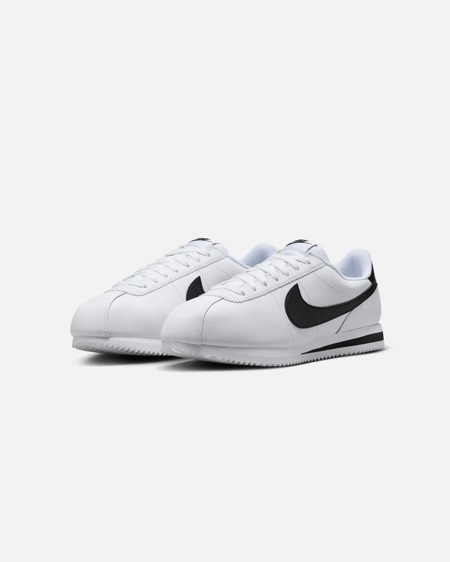 Nike Women's Cortez White/Black low - cut adventurers - specific functions
