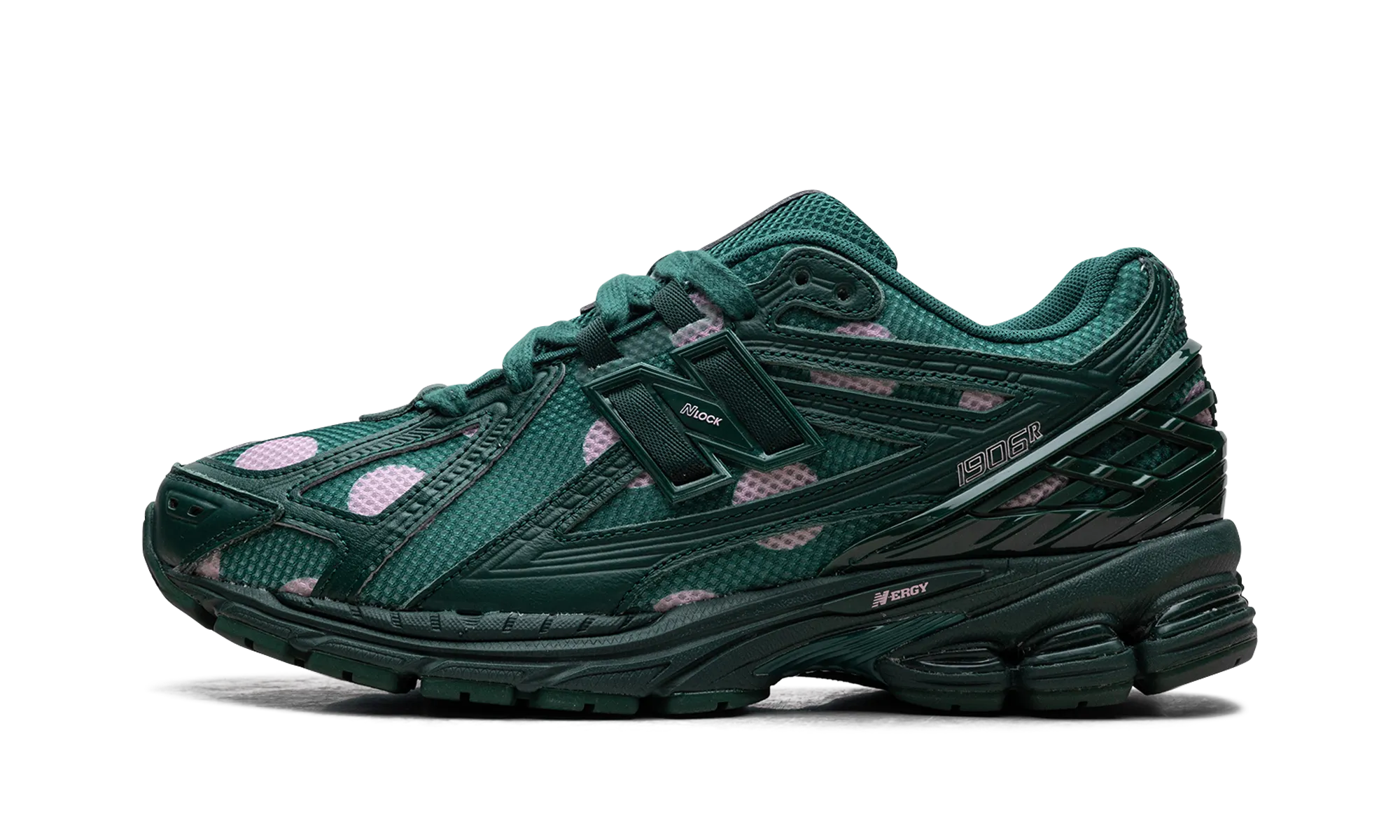 1906R "Polka Dot Green" weekend - run running in a floodplain area shoes