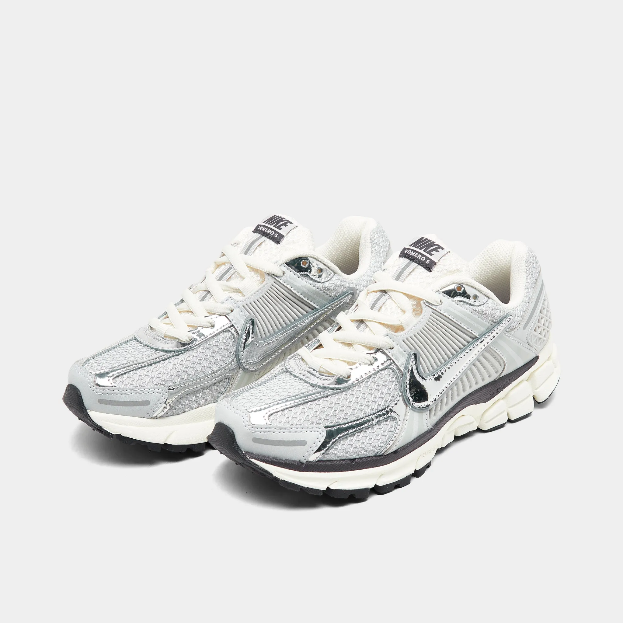 Nike Women's Zoom Vomero 5 Photon Dust / Chrome - Gridiron Coastal vibe mesh construction