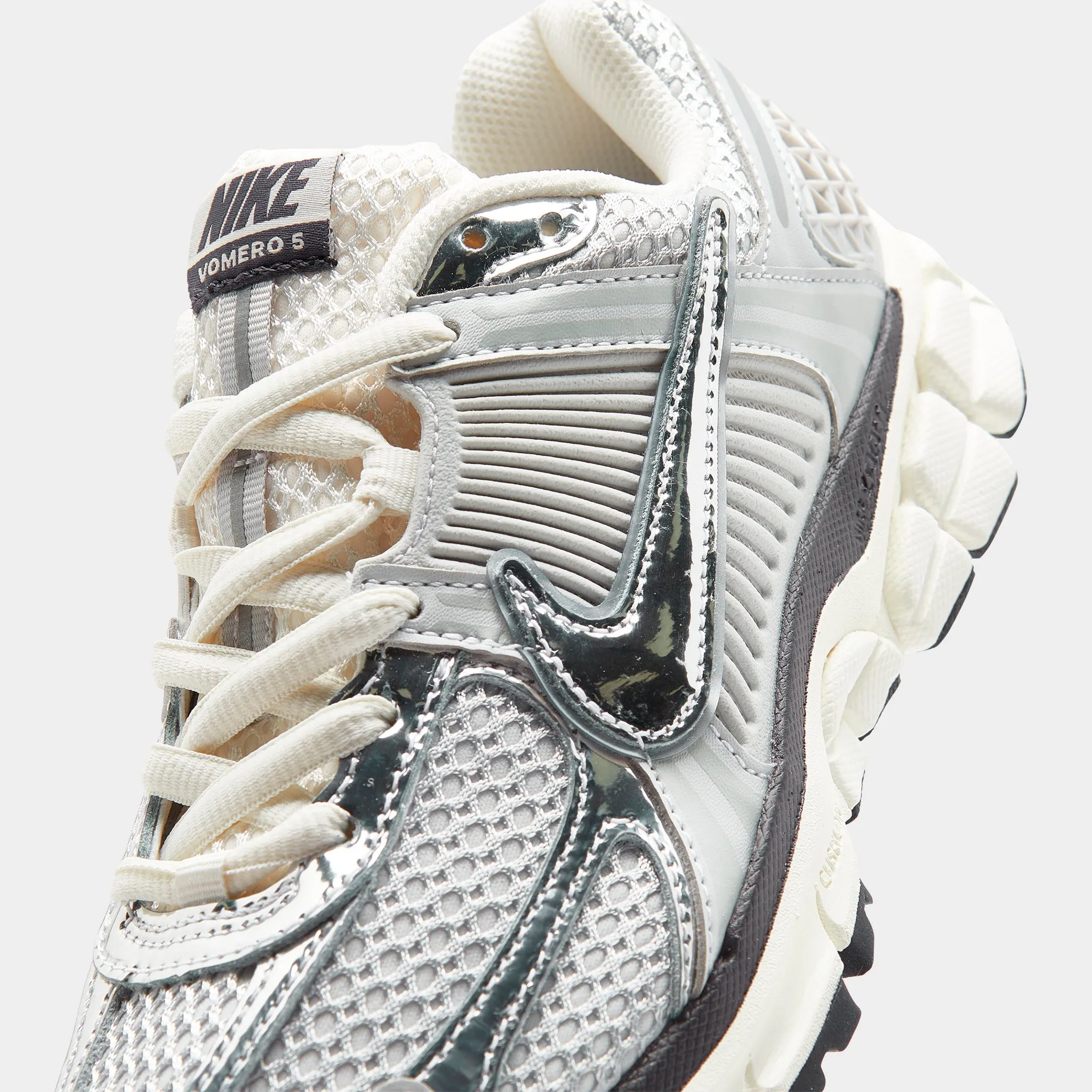 Urban Walk Global Cool Nike Women's Zoom Vomero 5 Photon Dust / Chrome - Gridiron