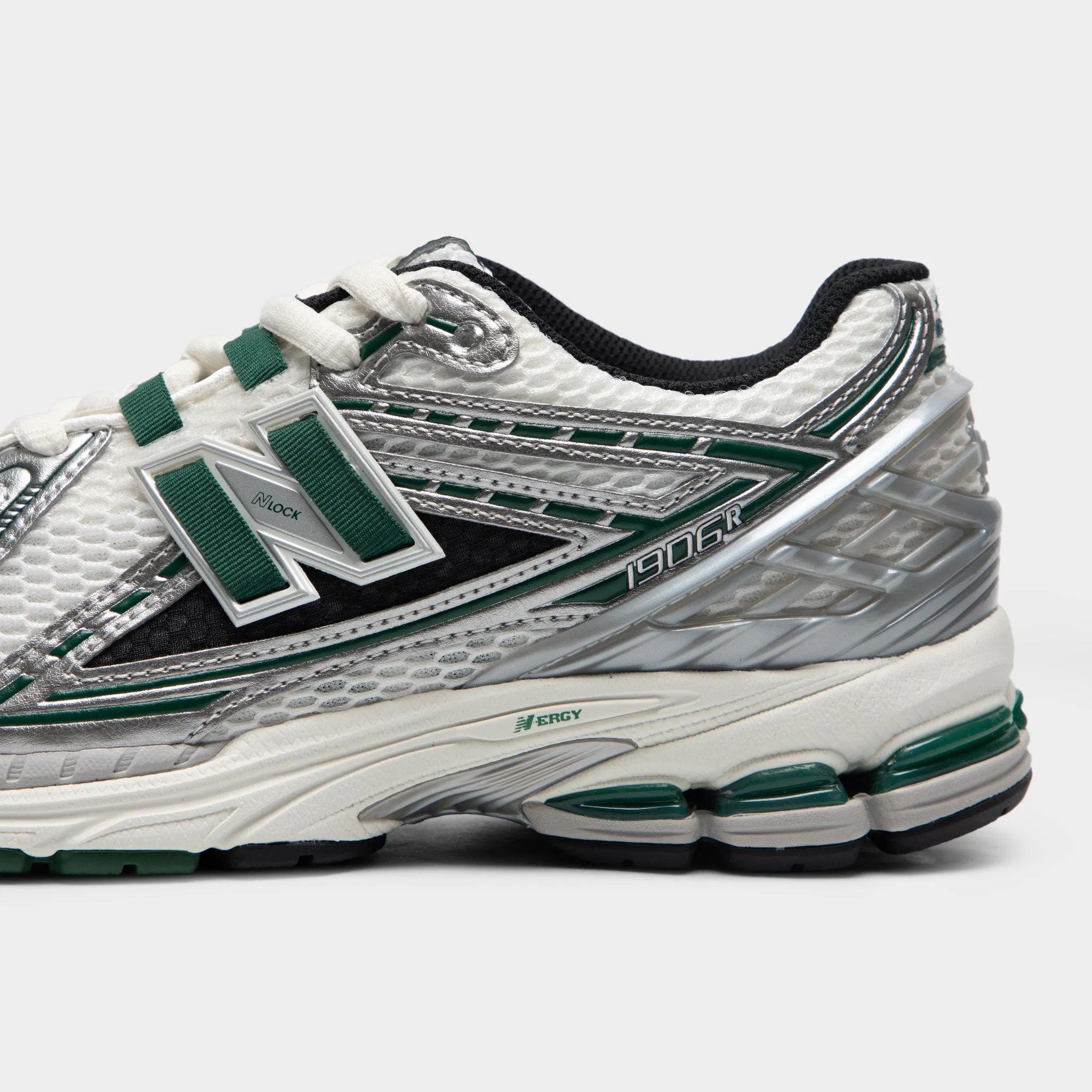 Date night New Balance 1906 Silver Metallic / Night Watch Green