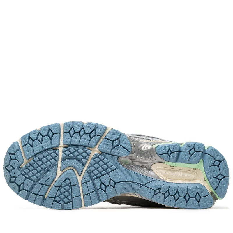 Shape Memory Dual Zone Traction New Balance 1906R - Silver Metallic/Still Water