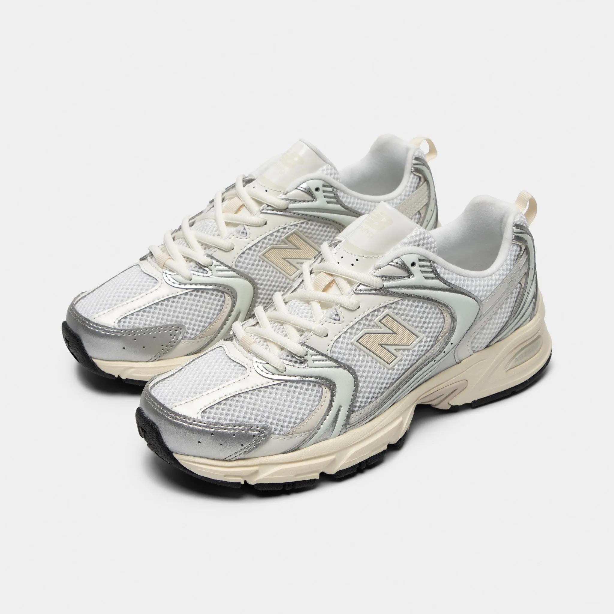 New Balance 530 Silver Metallic / Linen Quick Step Brave Walk