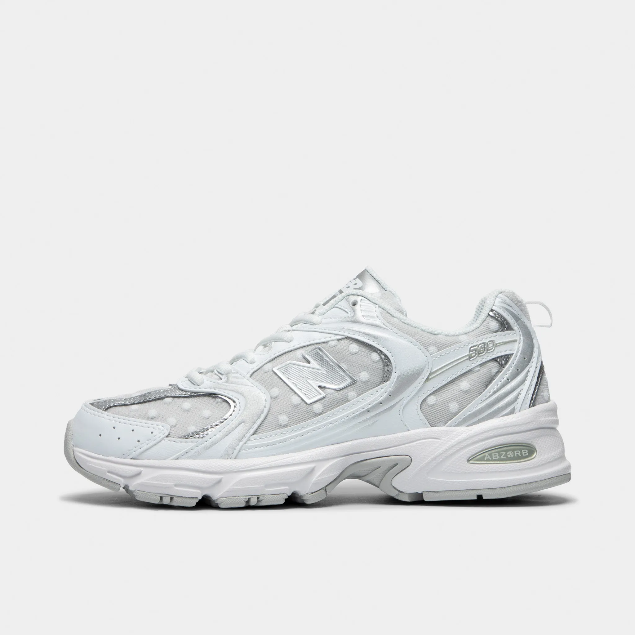 Relaxed Walk New Balance 530 White / Silver Metallic
