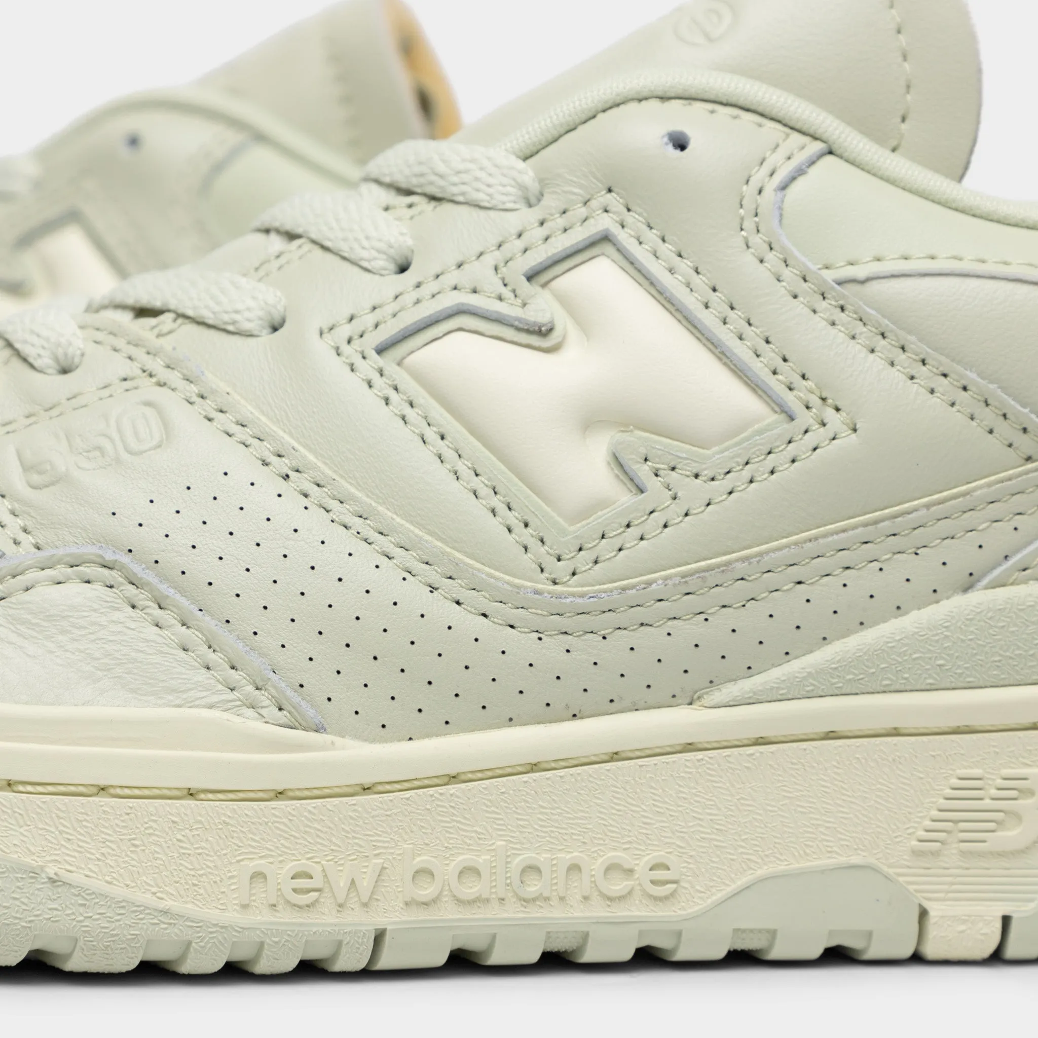 New Balance 550 / Deep Lichen Core Support