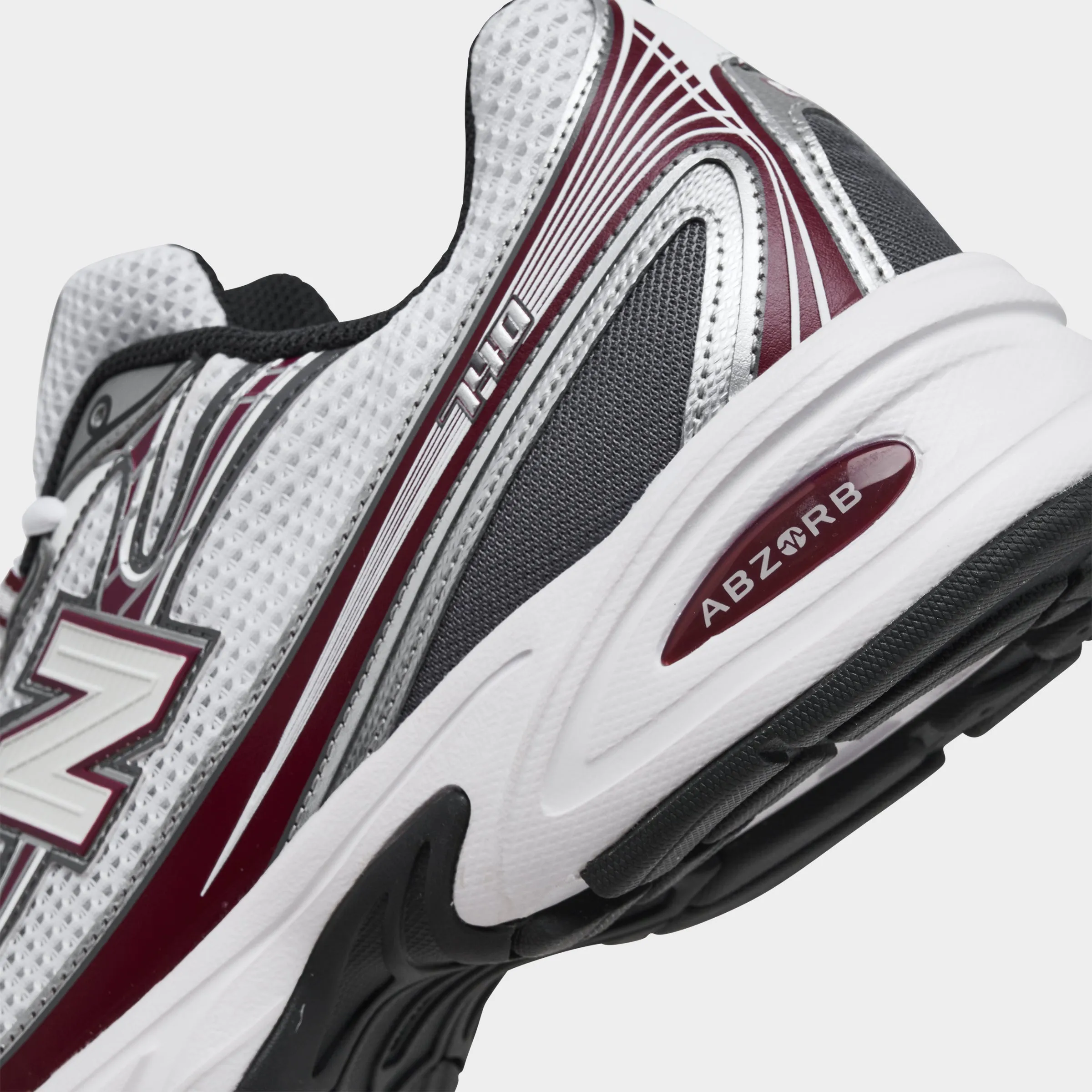 Weekend Outfit New Balance 740 Mercury Red / White