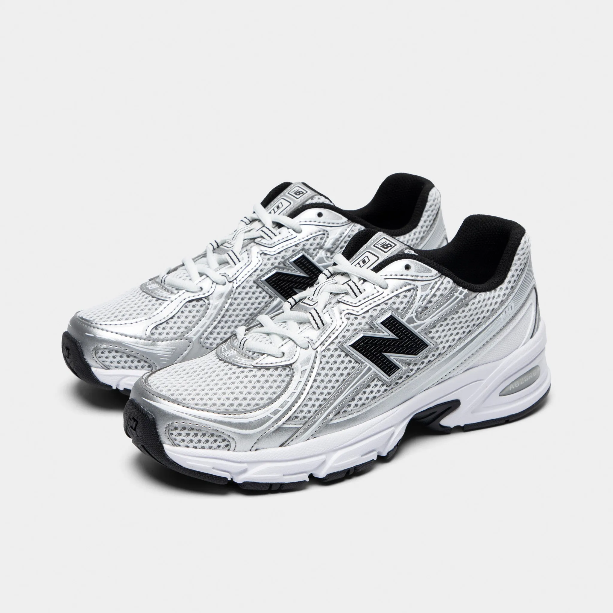 New Balance 740 White / Silver Metallic Urban Explorer